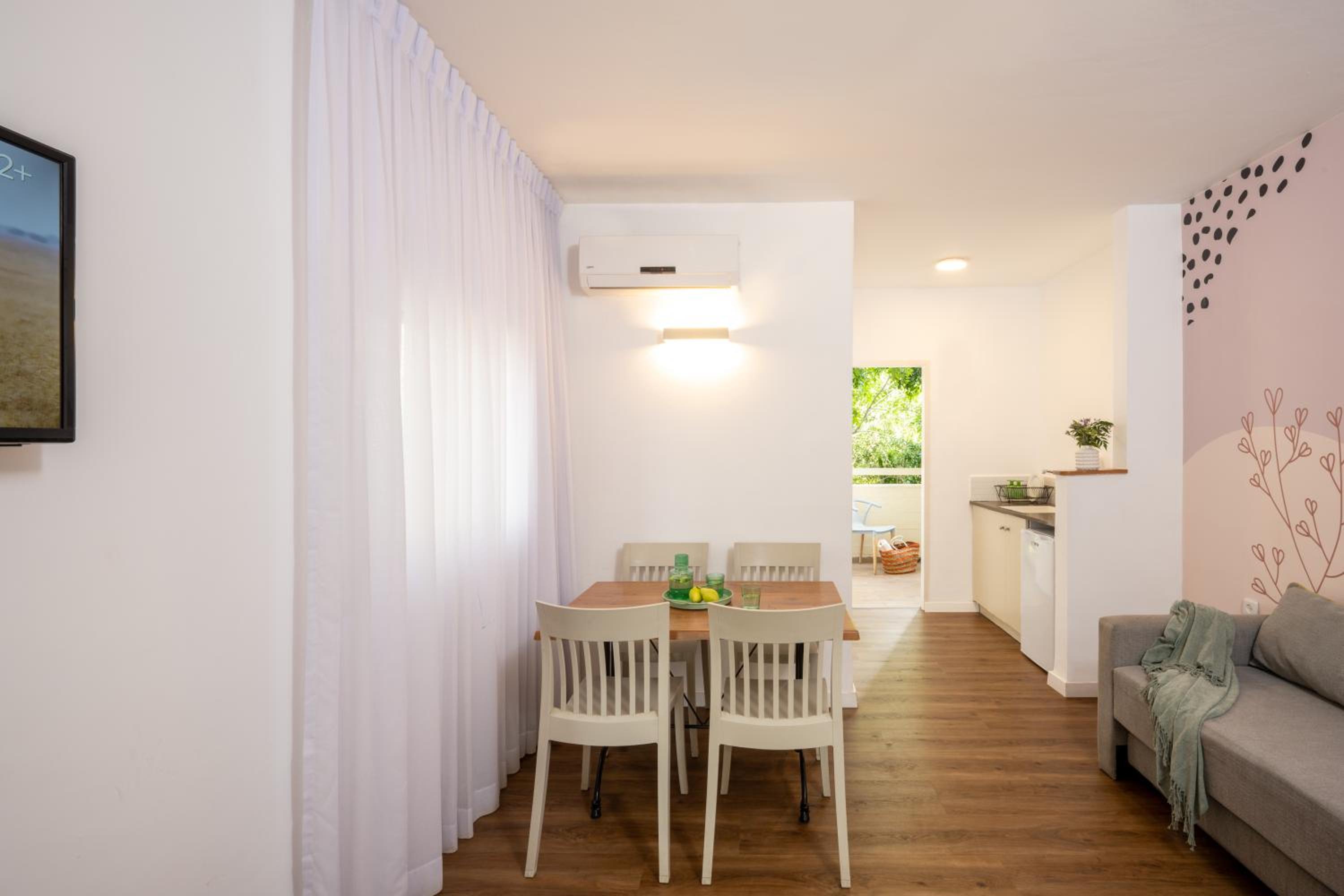 Family One-Bedroom with Mountain View (2 Adults + 3 Children) photo 2