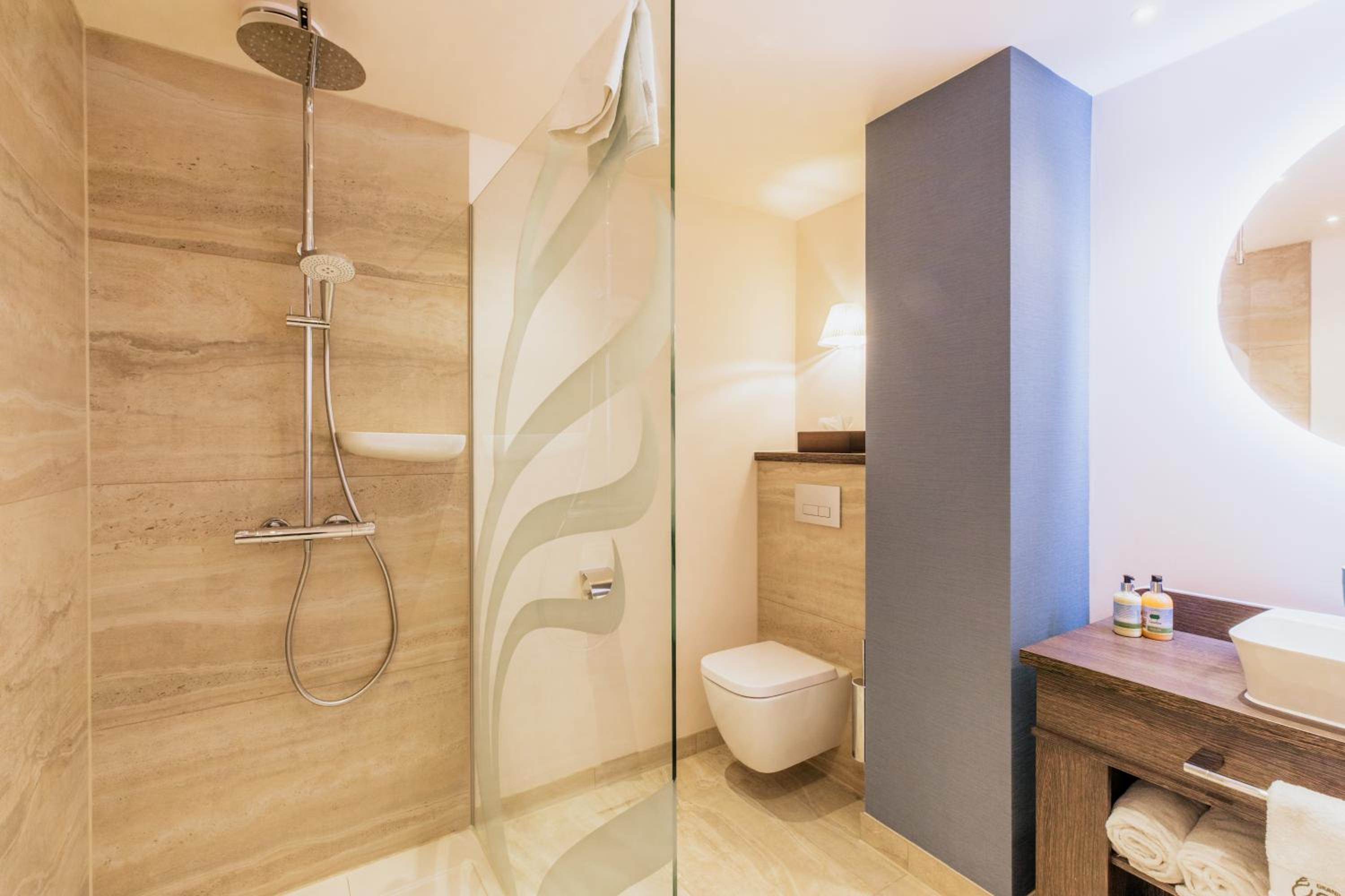 Suite with City View photo 2