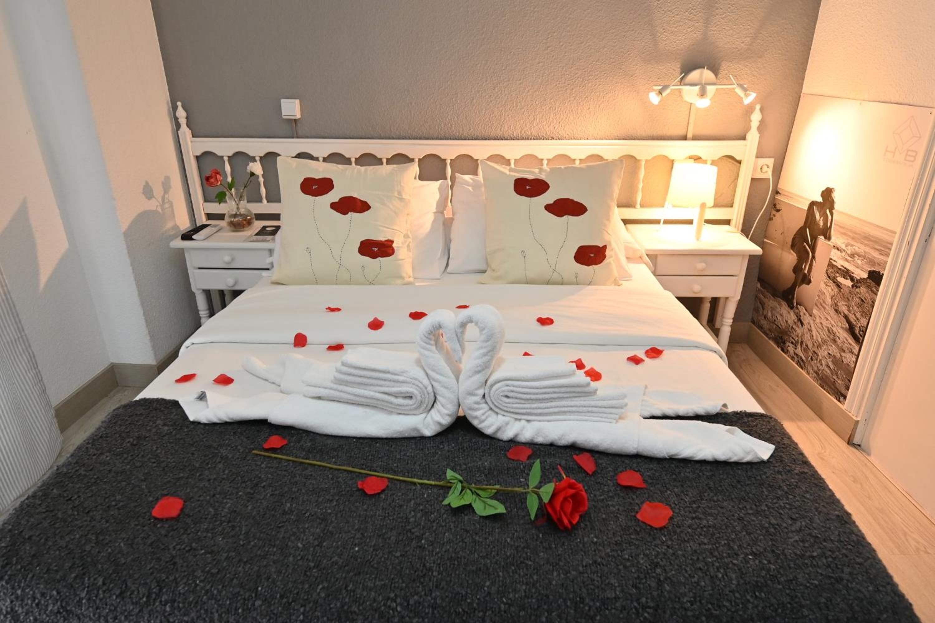 Double Room - Photo 28