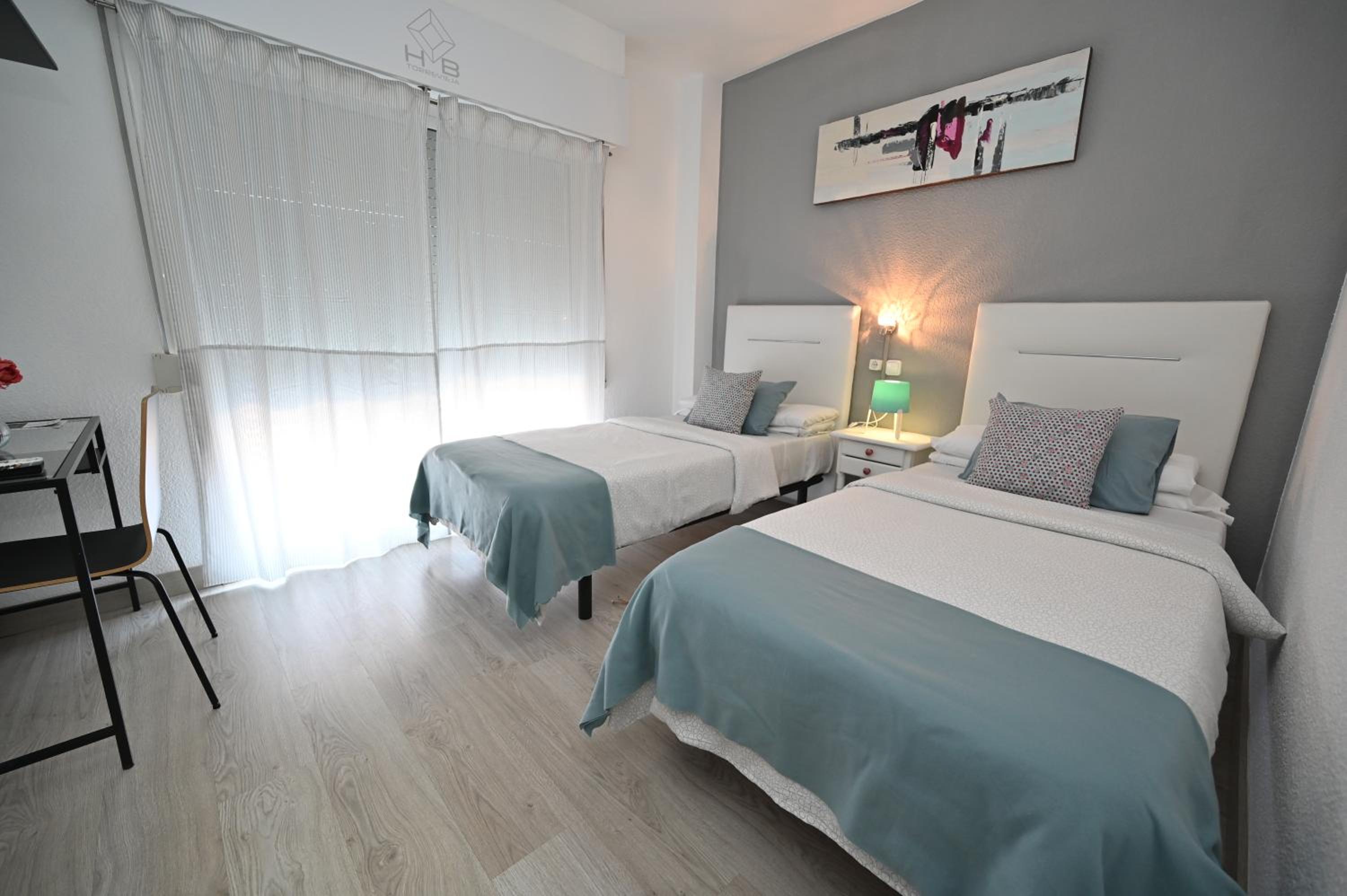 Twin Room - Photo 12
