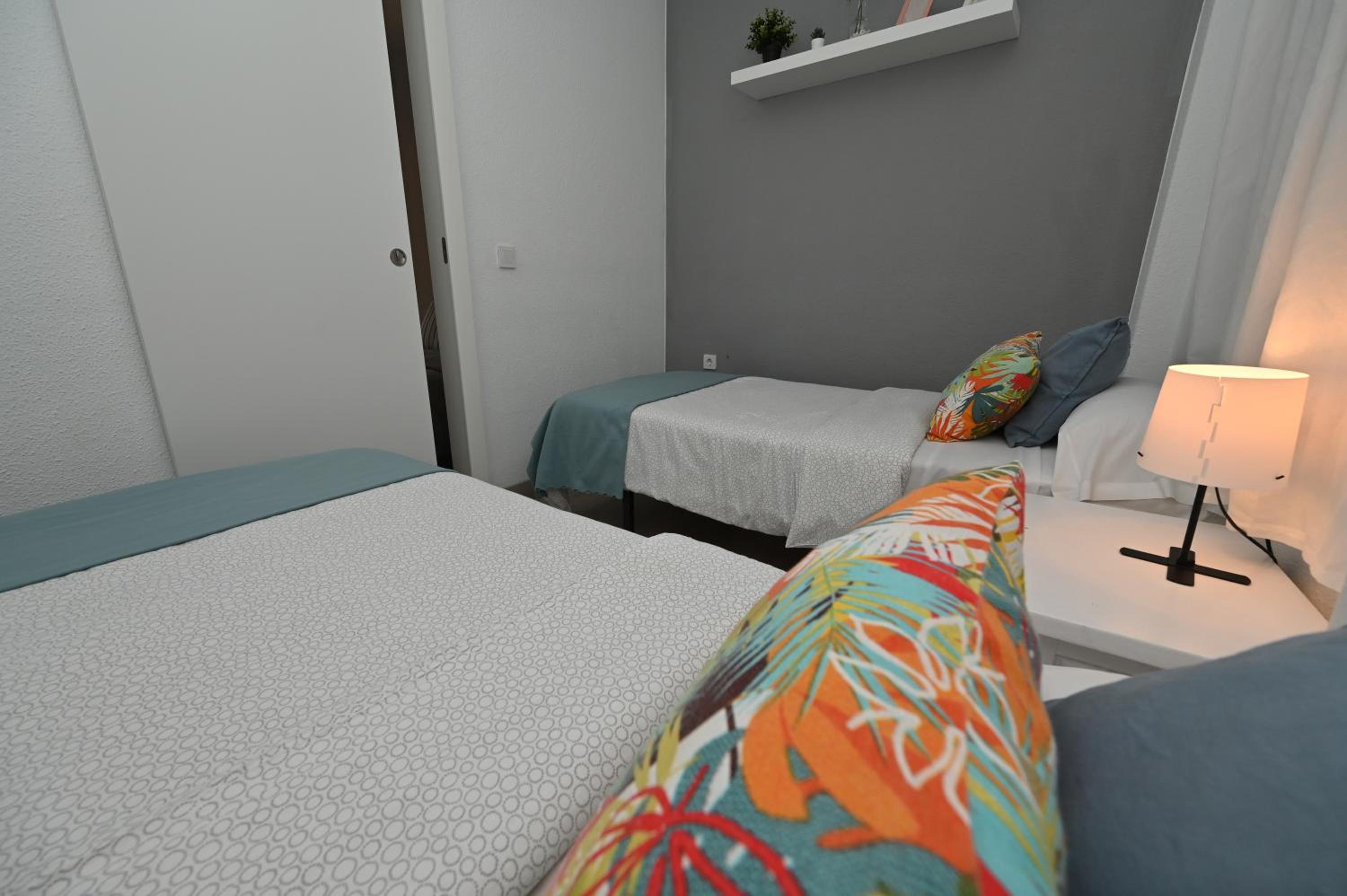 Twin Room - Photo 11