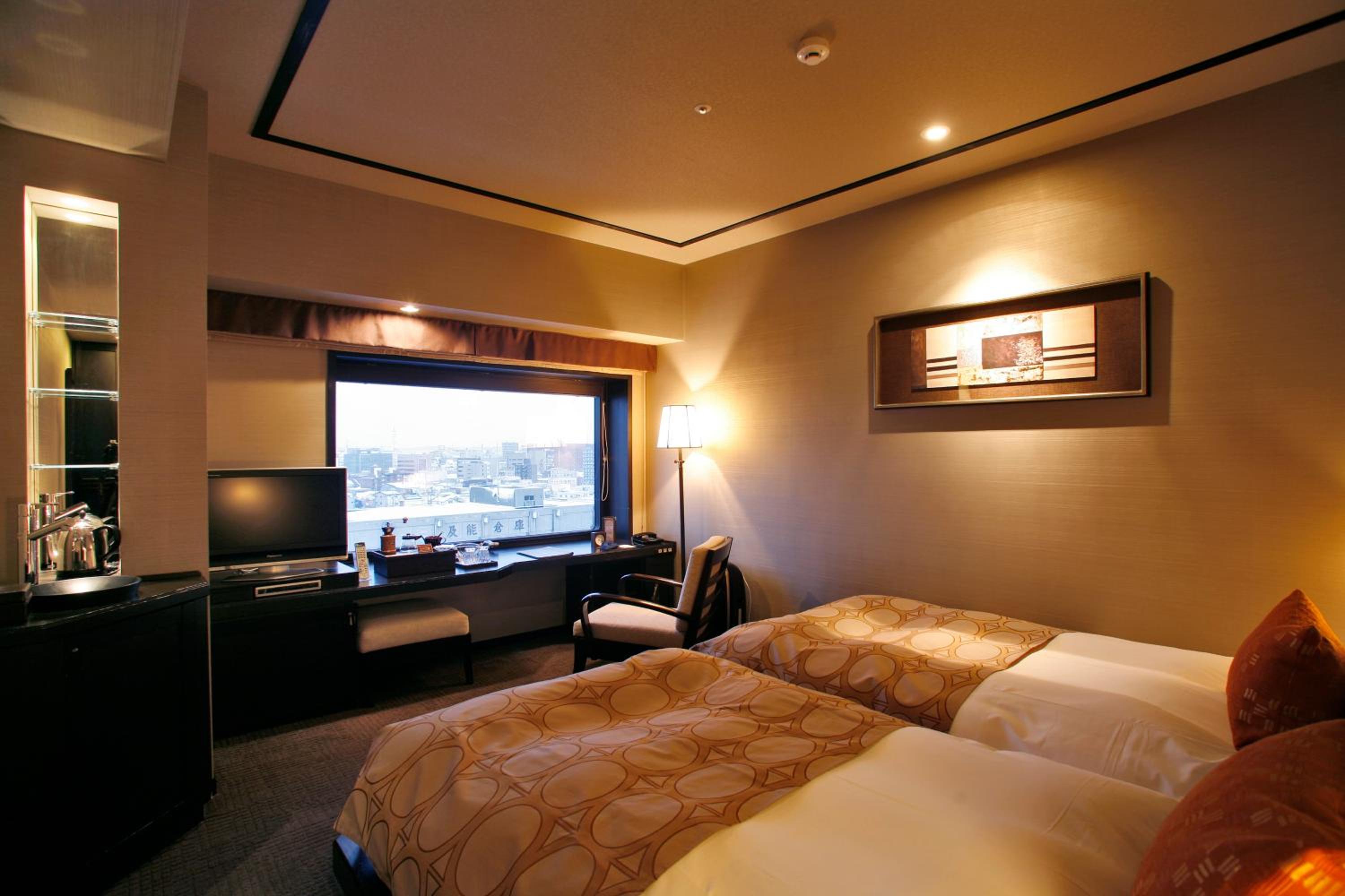 Twin Room - Non-Smoking - Photo 10