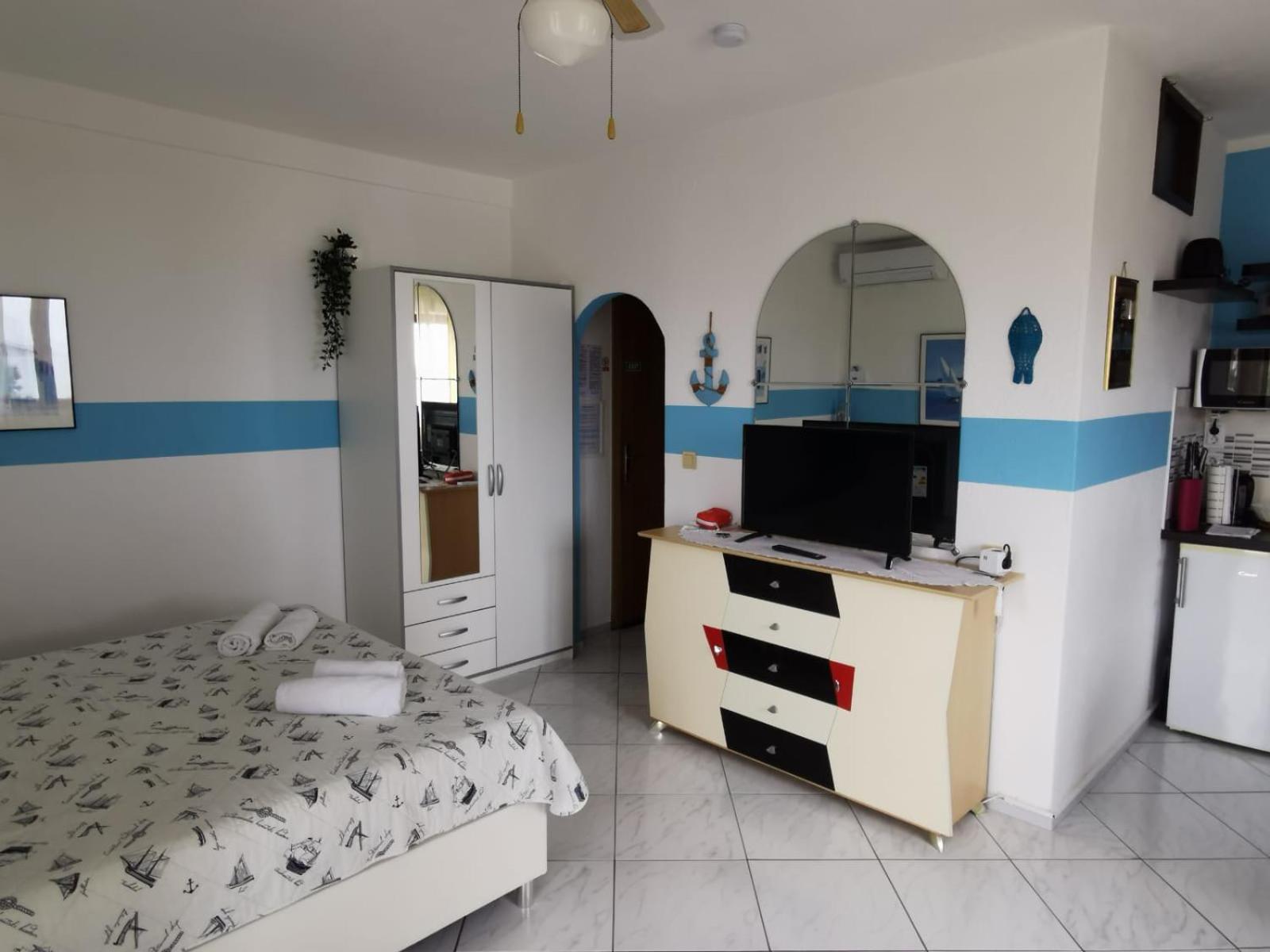 Studio Apartment with Sea View photo 2