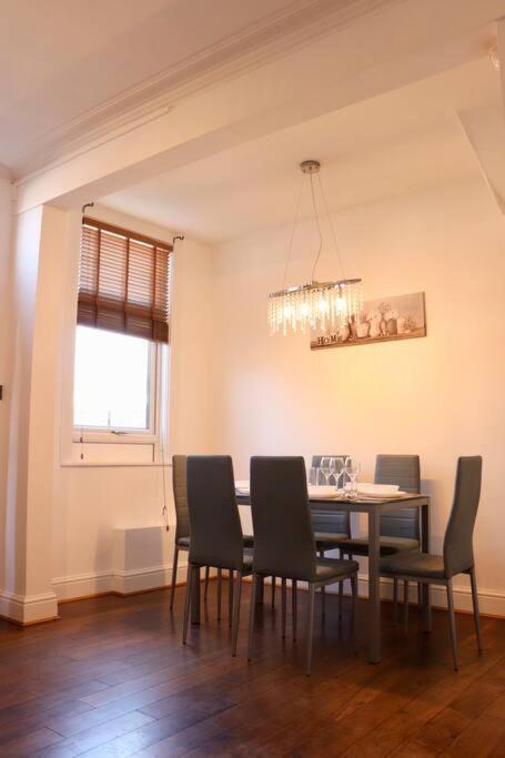 One-Bedroom Apartment photo 3