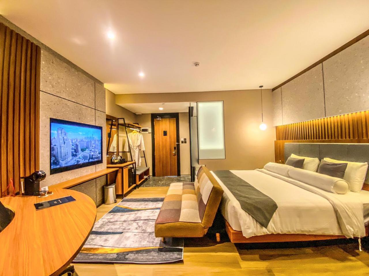 Suite - Photo 1