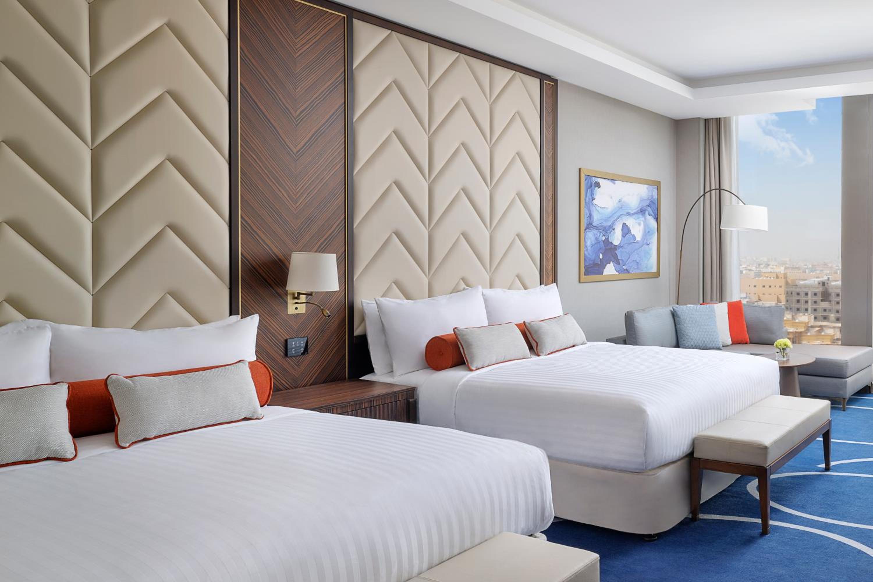 Premium Double Room with Two Double Beds and City View - Photo 2