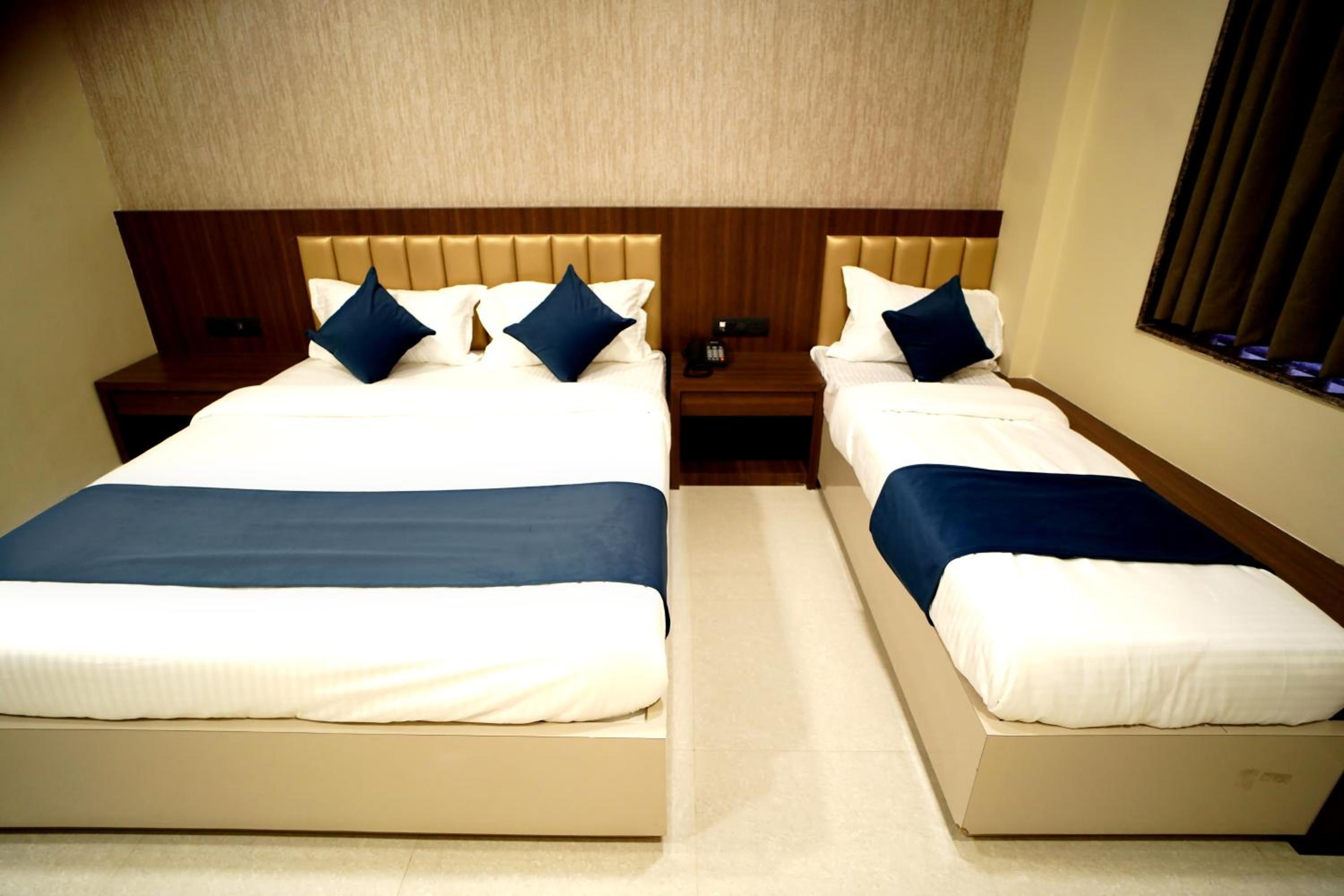 Deluxe Triple Room - Photo 5