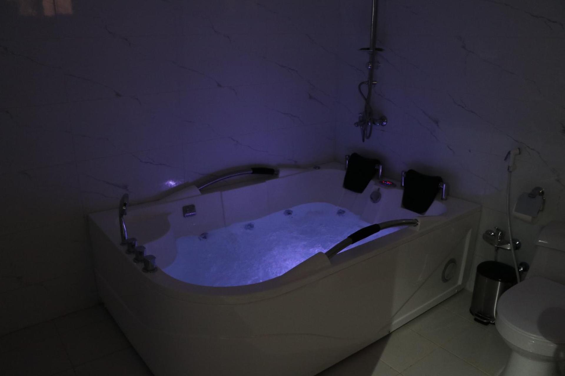 Deluxe Double Room with Bath photo 3