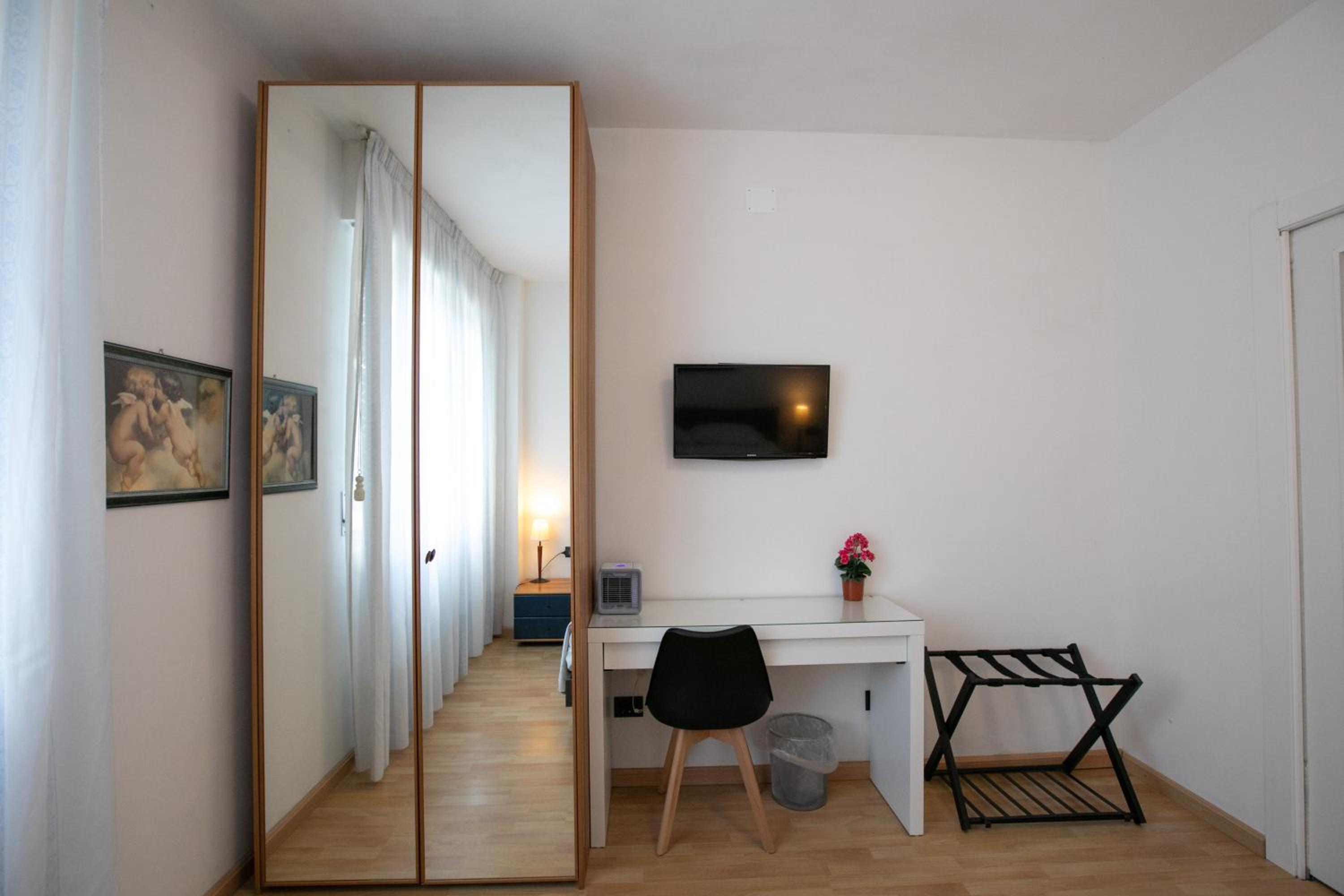 Double Room with Private Bathroom photo 3