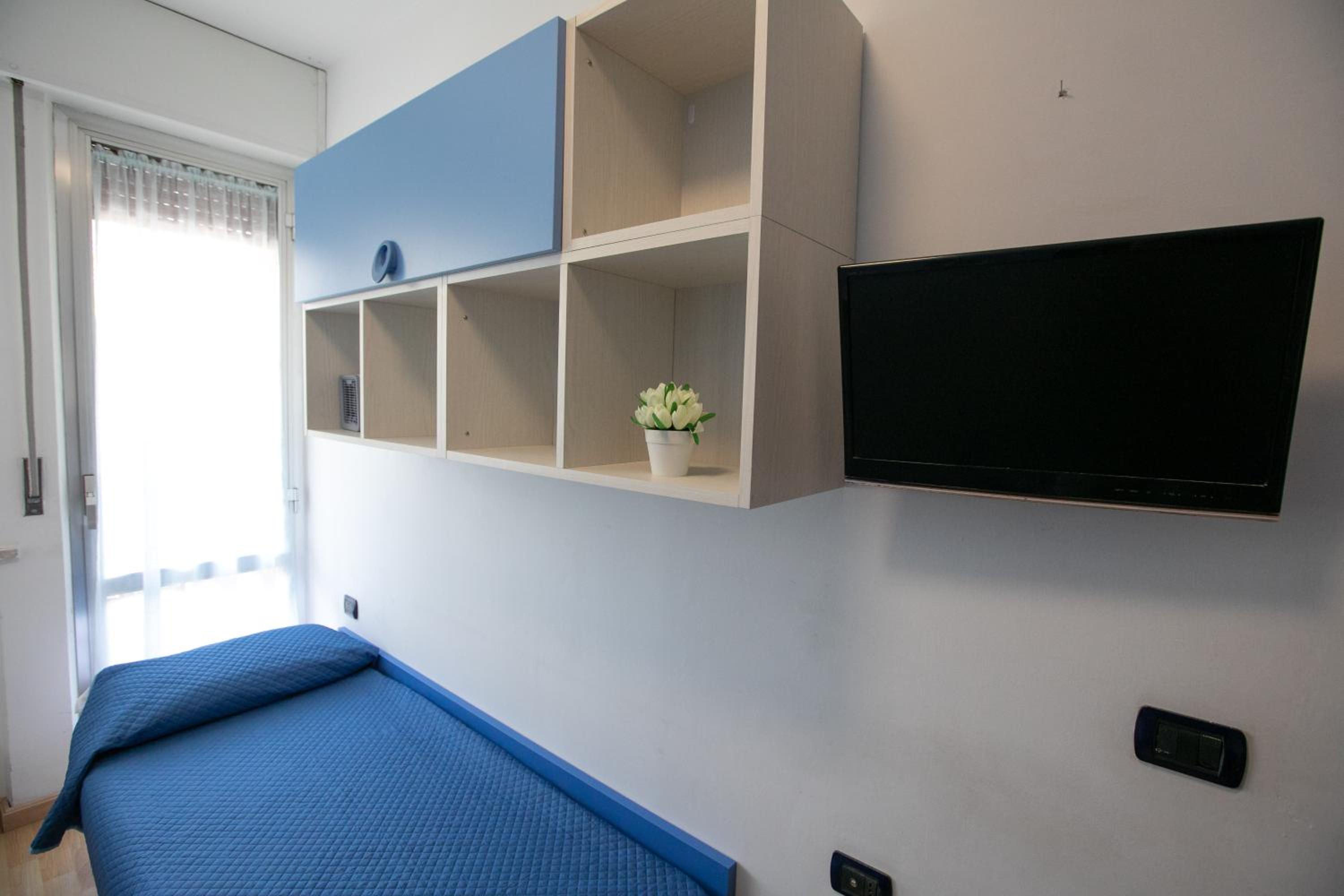 Twin Room with Private External Bathroom photo 2
