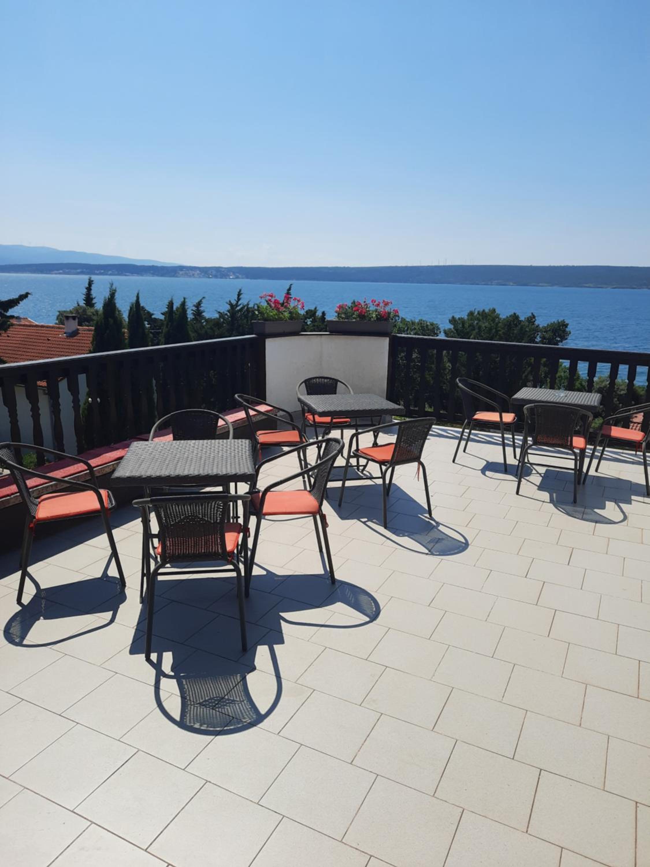 One-Bedroom Apartment with Terrace photo 2