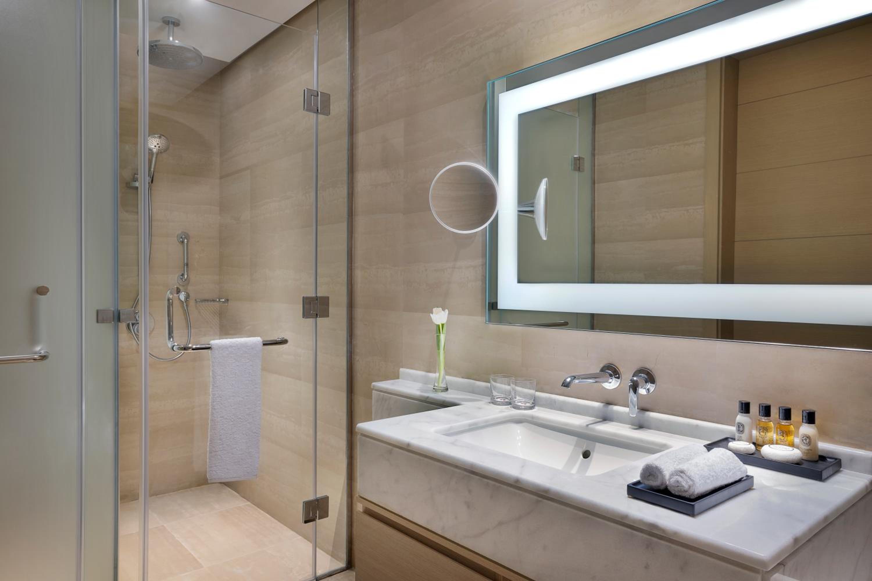 One-Bedroom Junior Suite - Club Lounge Access - Photo 2