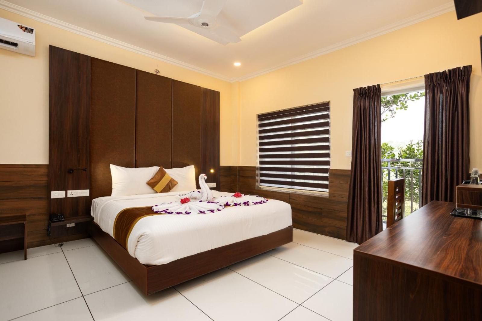 Suite with Balcony - Photo 6