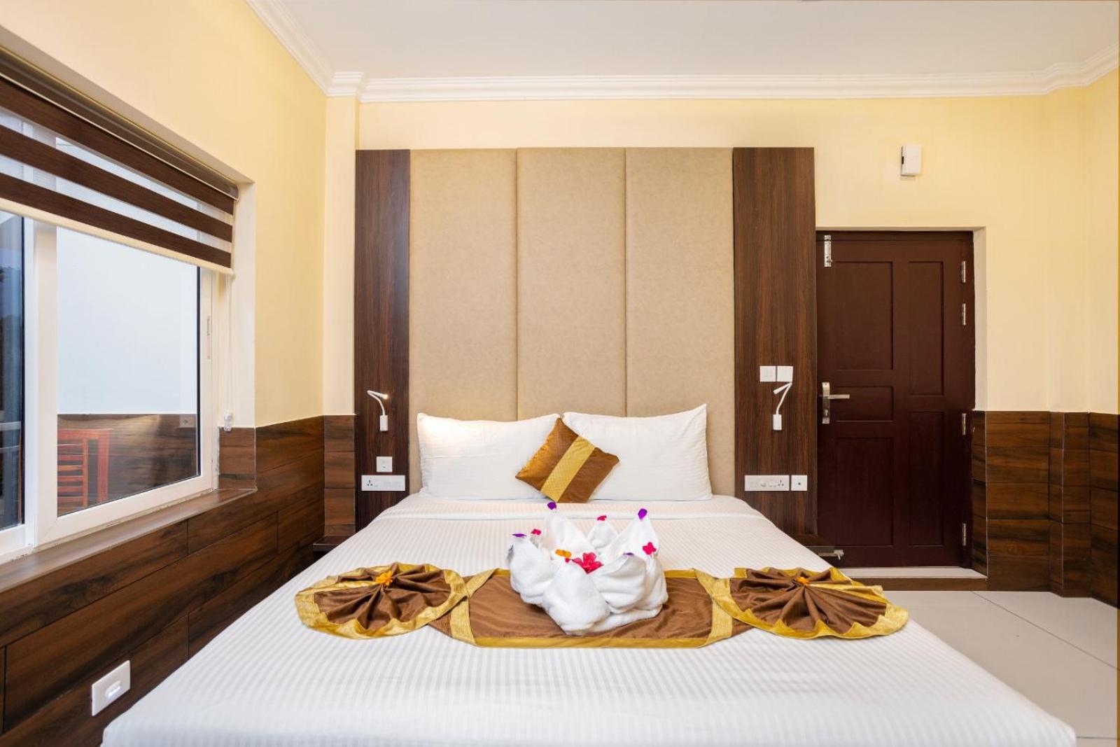 Superior King Room - Photo 7
