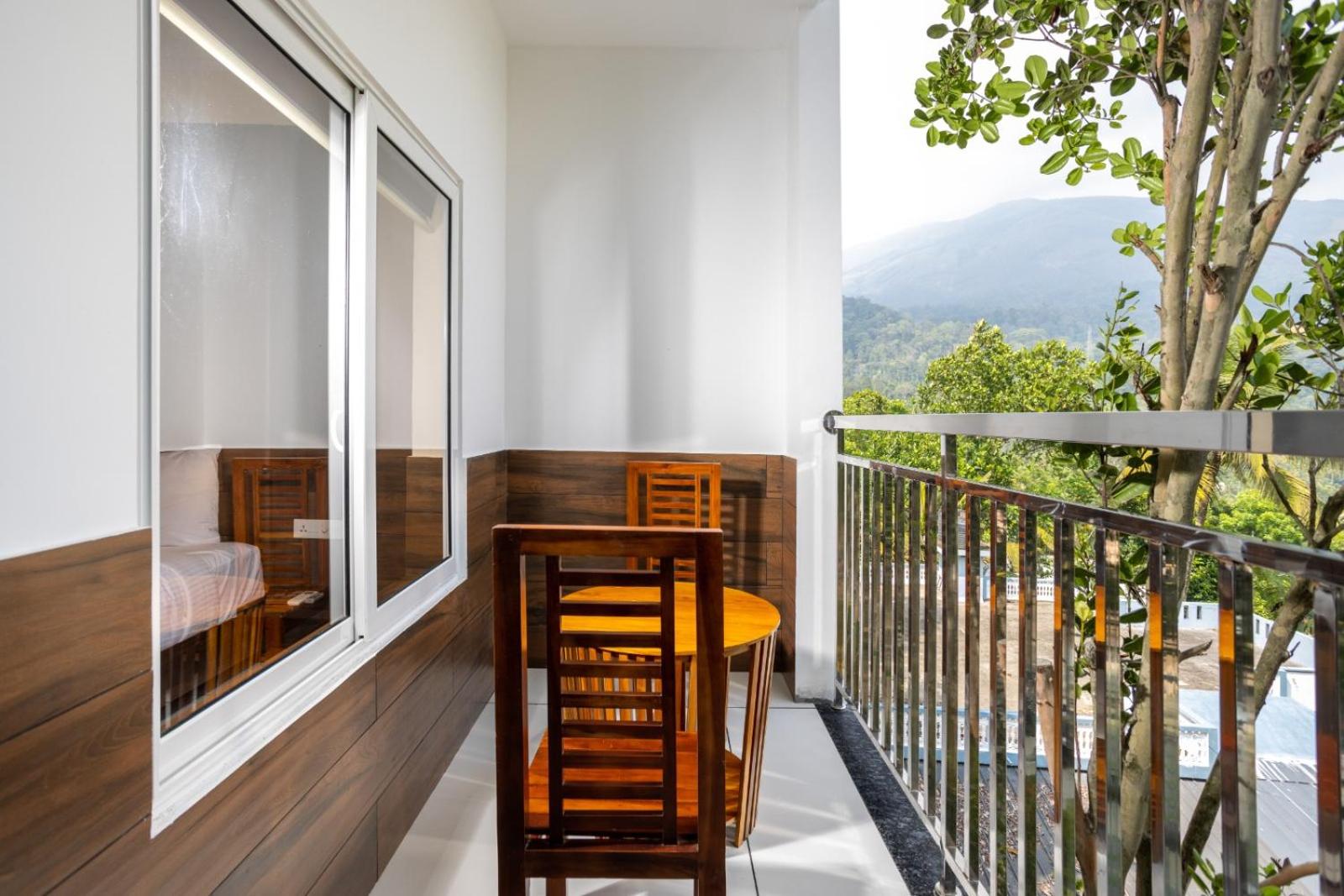 Suite with Balcony - Photo 3