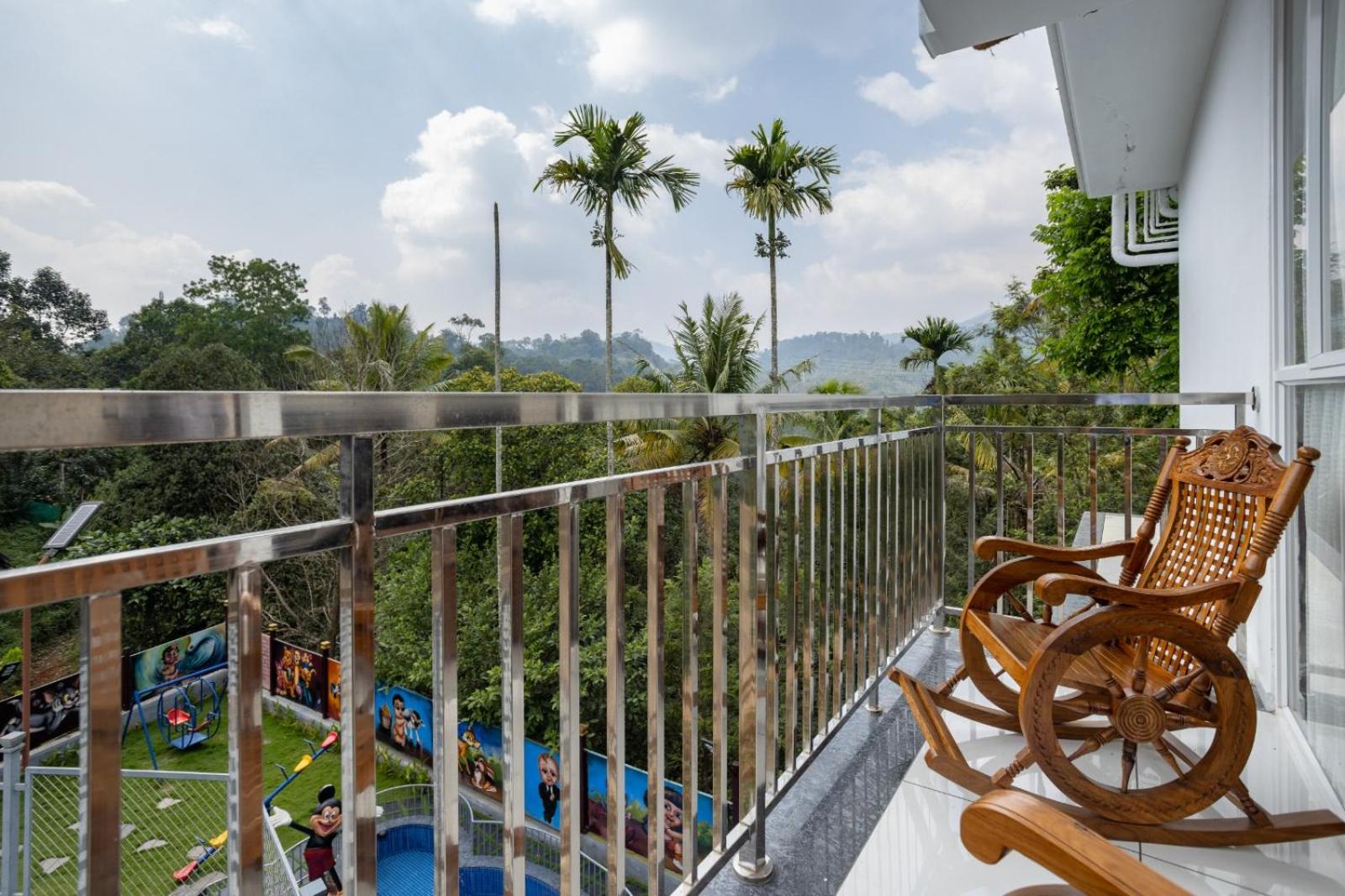 Suite with Balcony - Photo 2