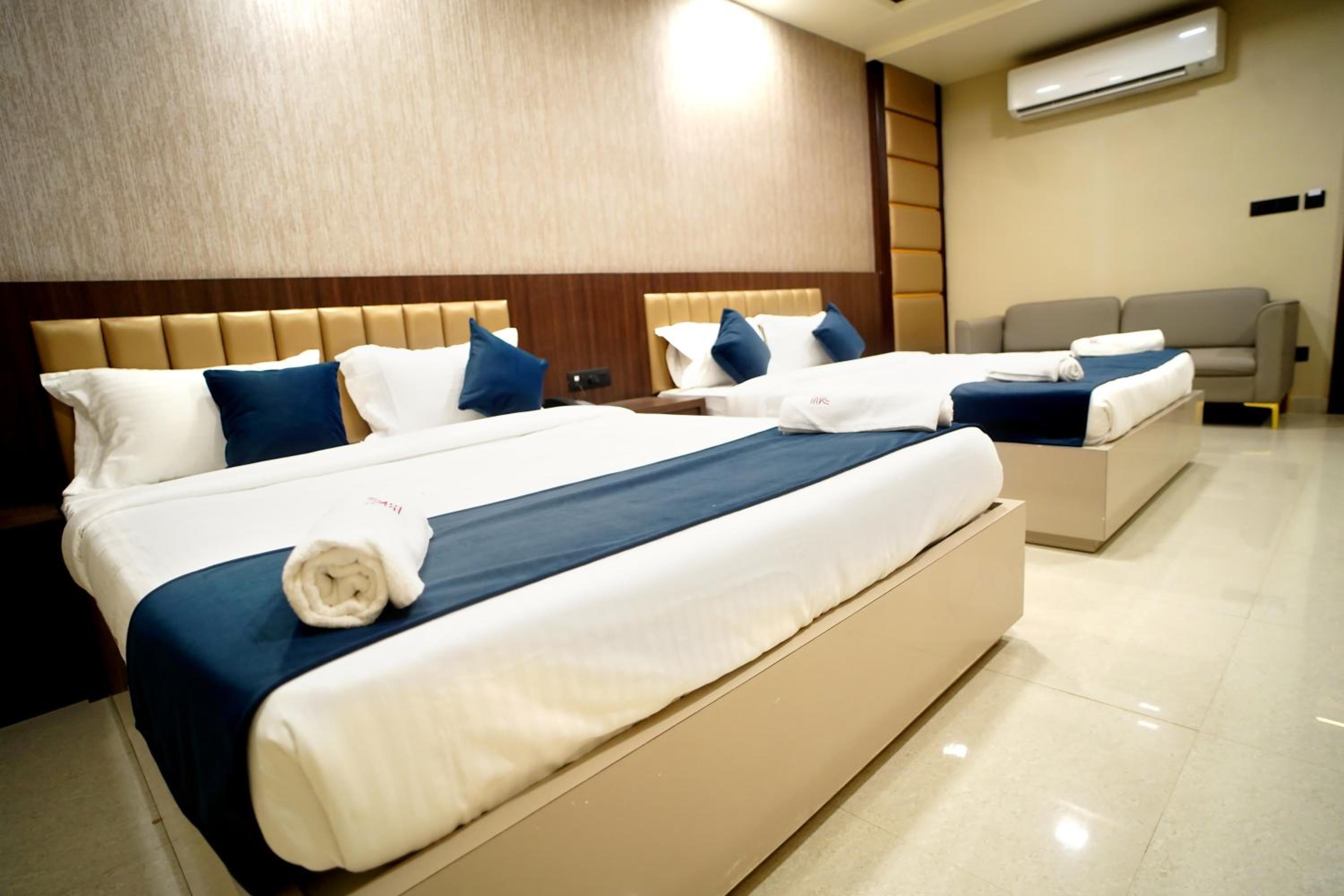 Deluxe Triple Room - Photo 1