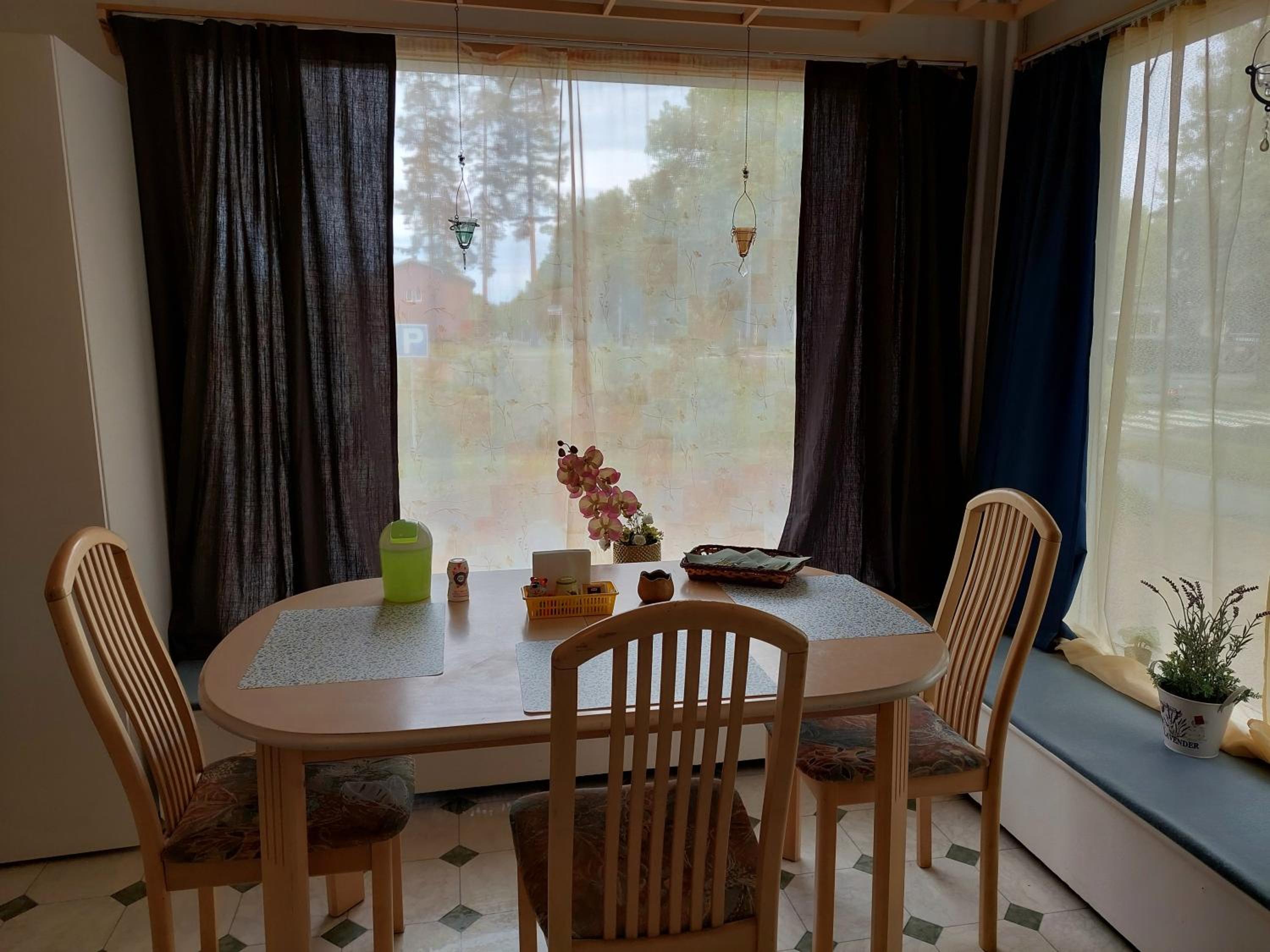 Twin Room with City View - Photo 2