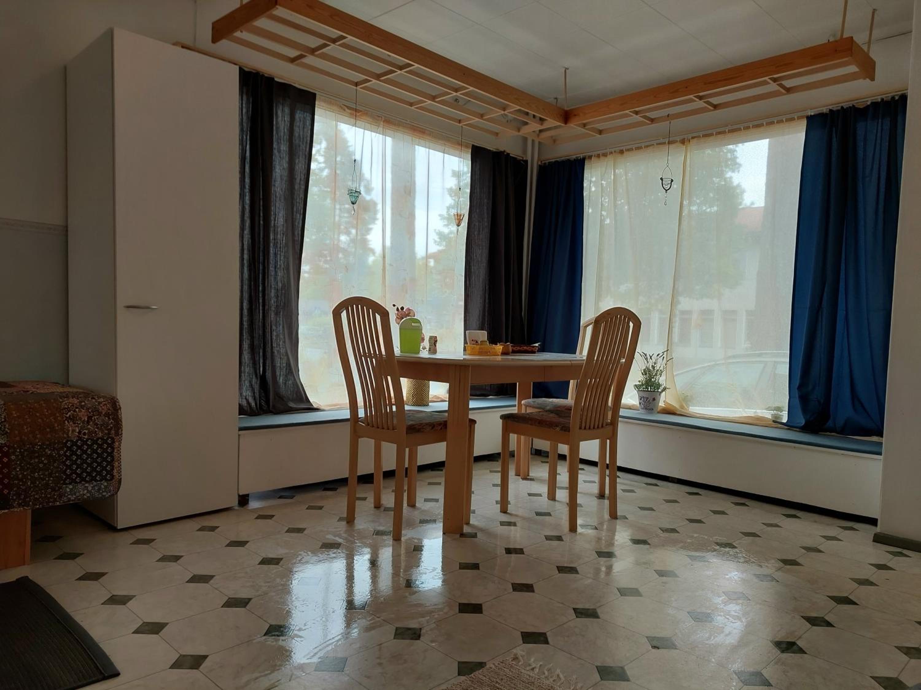 Twin Room with City View - Photo 4