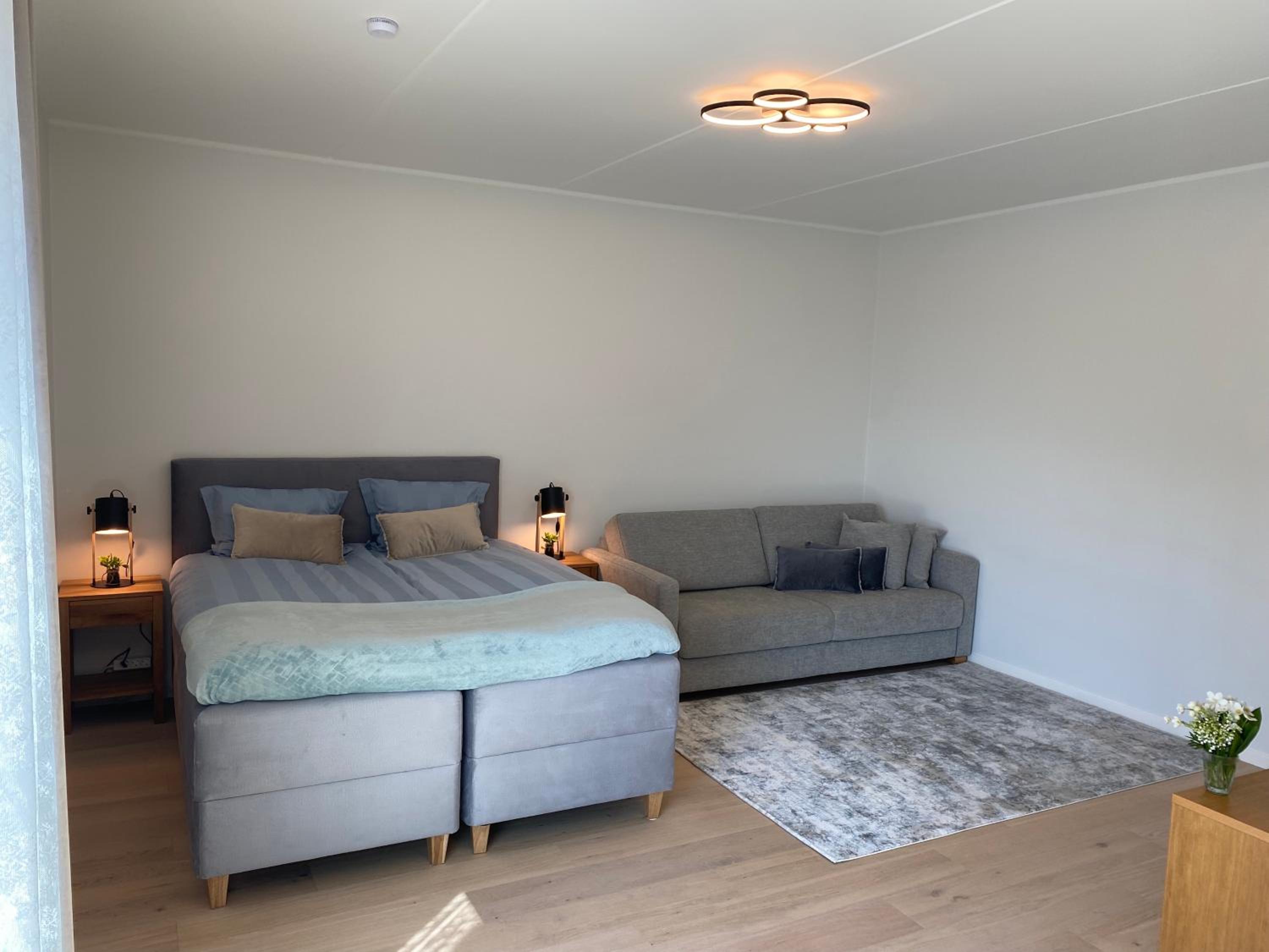 One-Bedroom Apartment - Photo 6