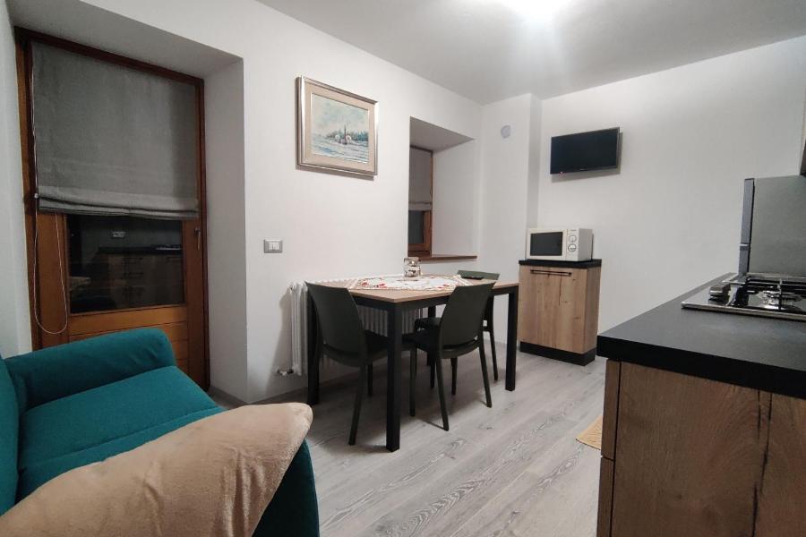 One-Bedroom Apartment with Mountain View photo 1