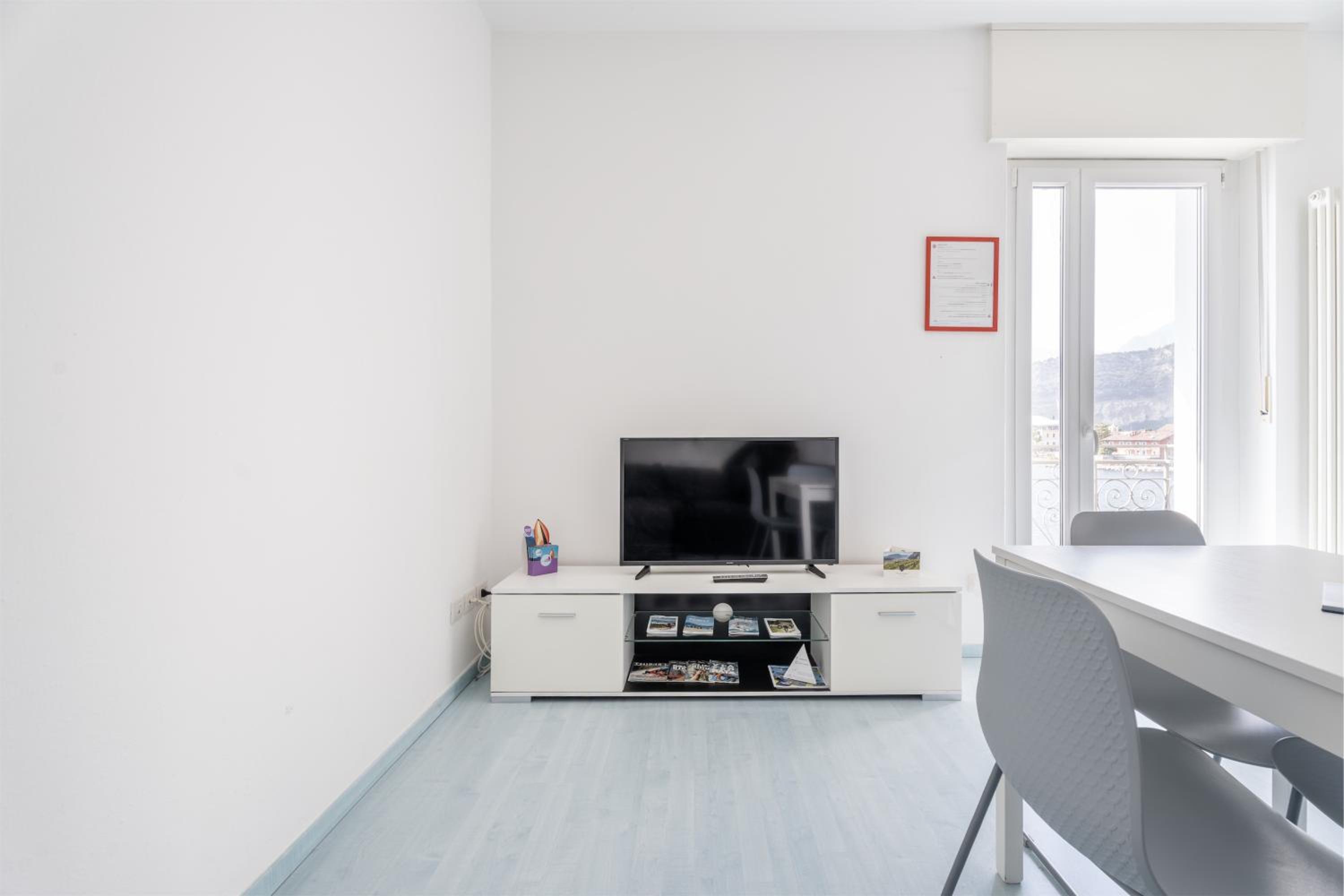 One-Bedroom Apartment with Balcony photo 1