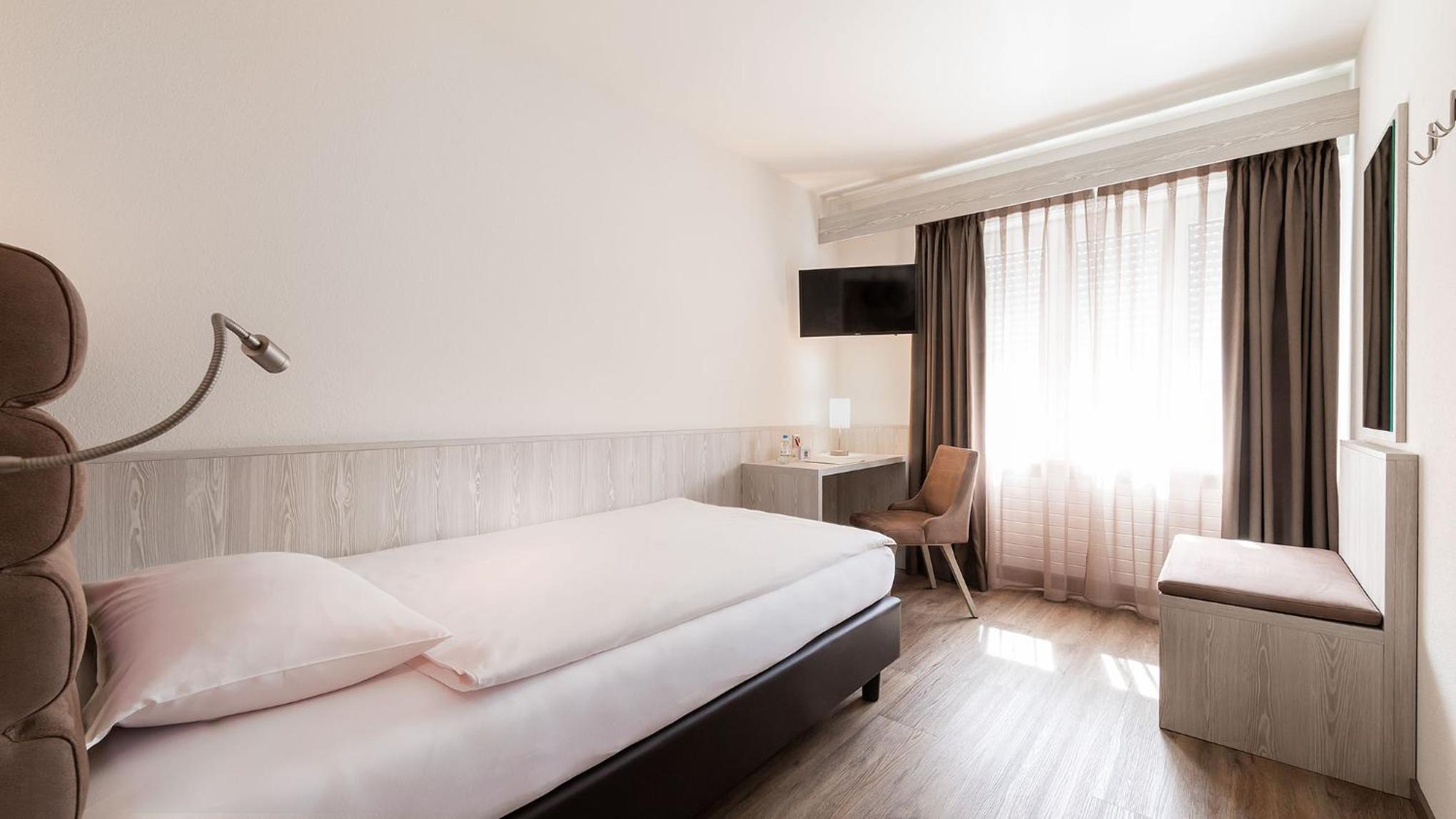 Modern Single Room photo 3
