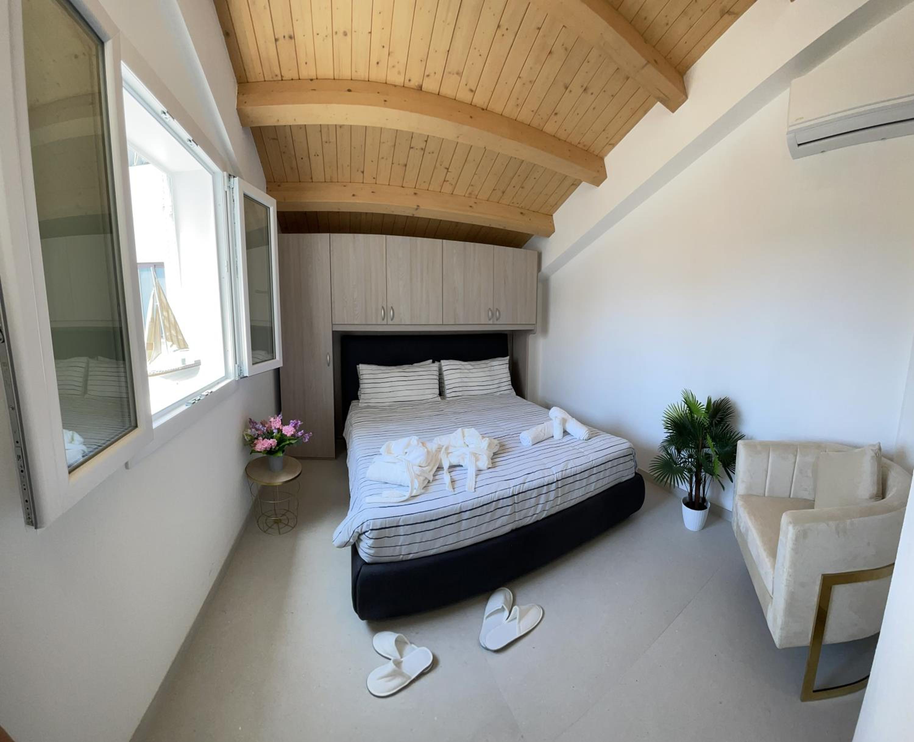 King Room with Spa Bath