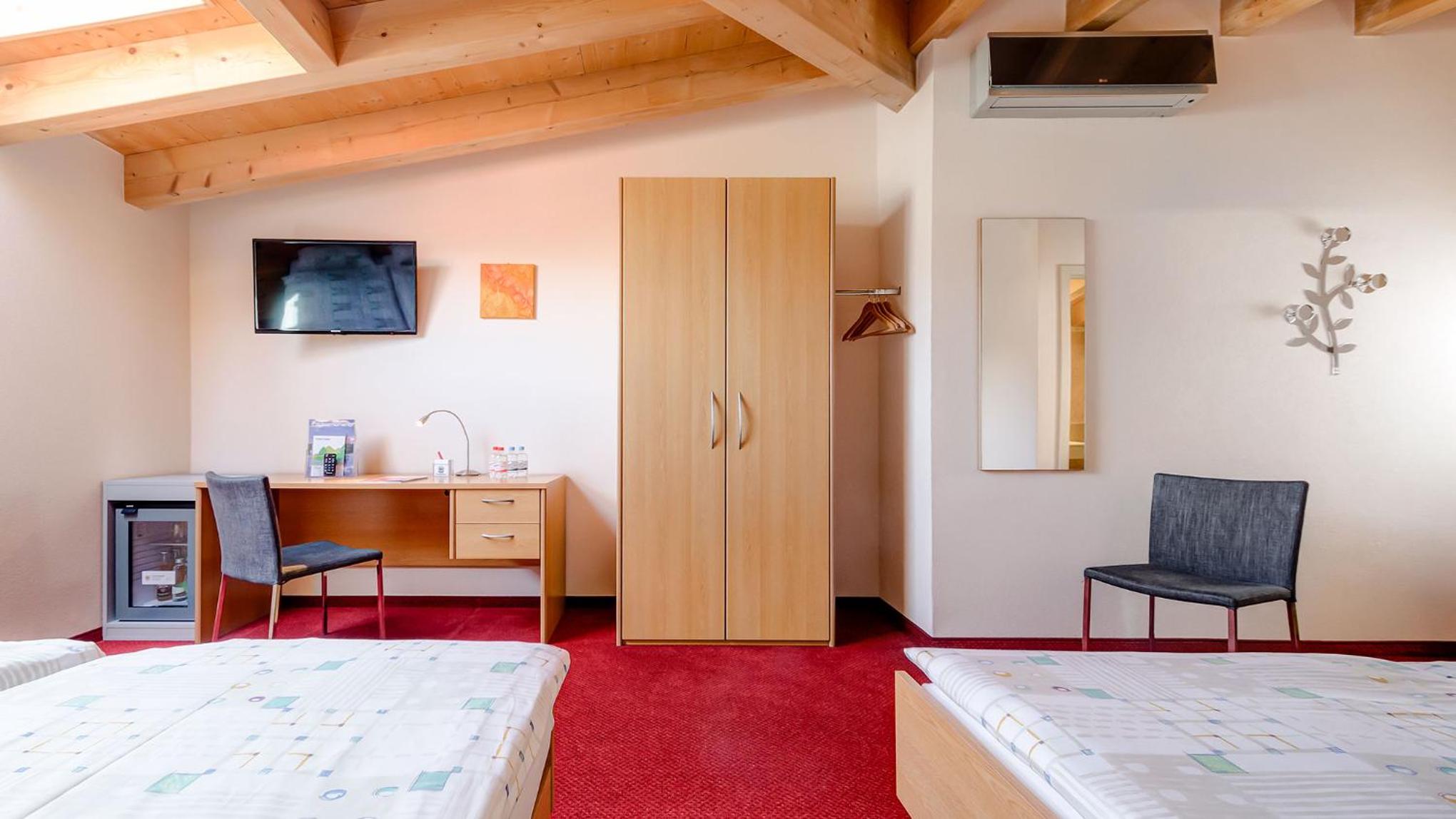 Attic Quadruple Room - Photo 2