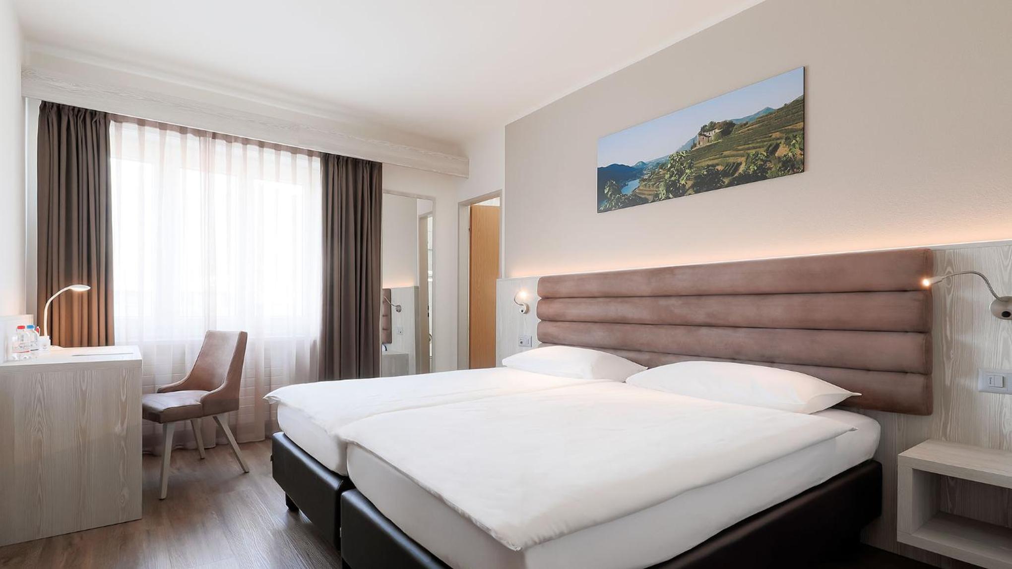 Modern Double Room - Photo 1