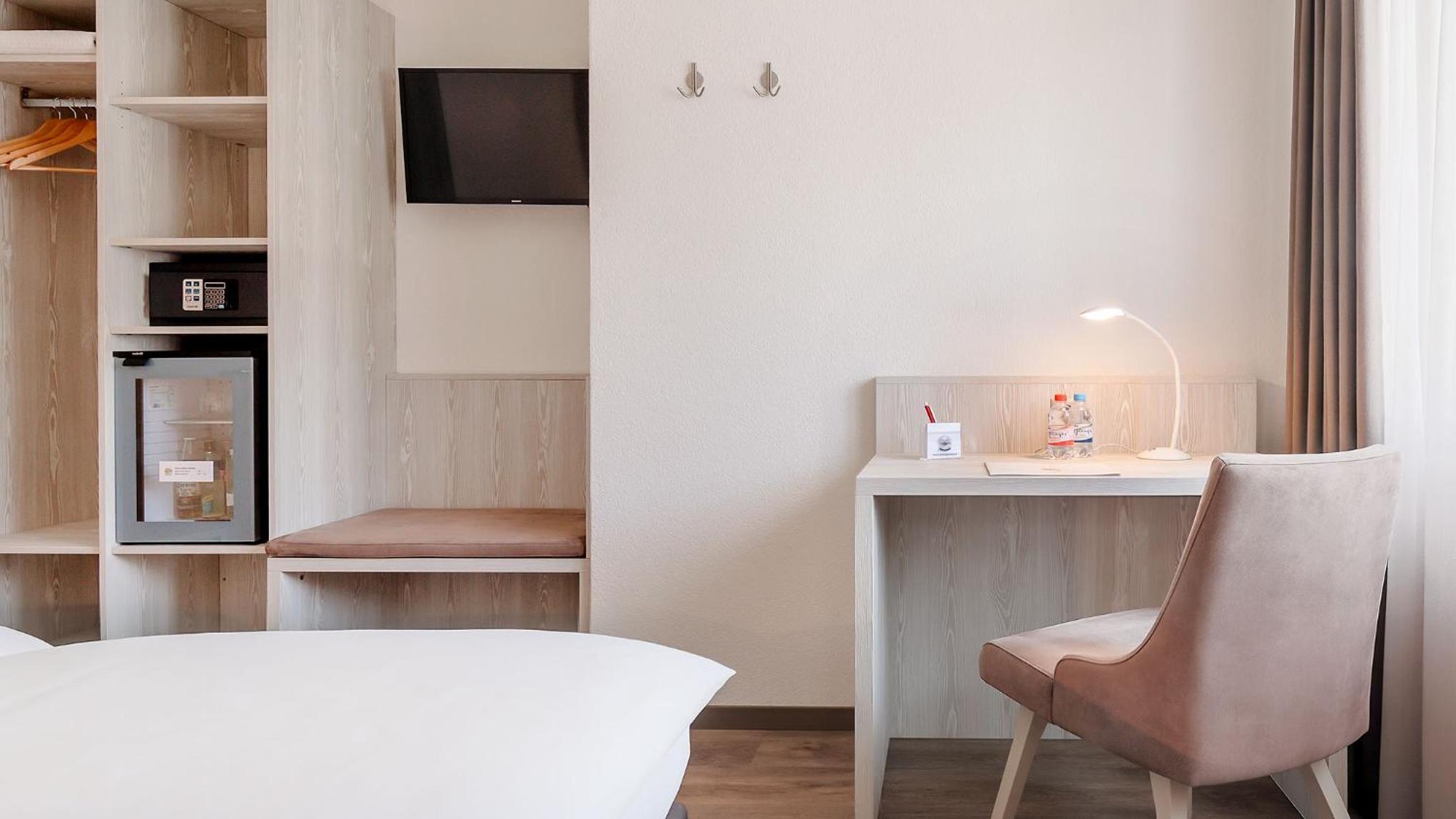 Modern Double Room - Photo 3