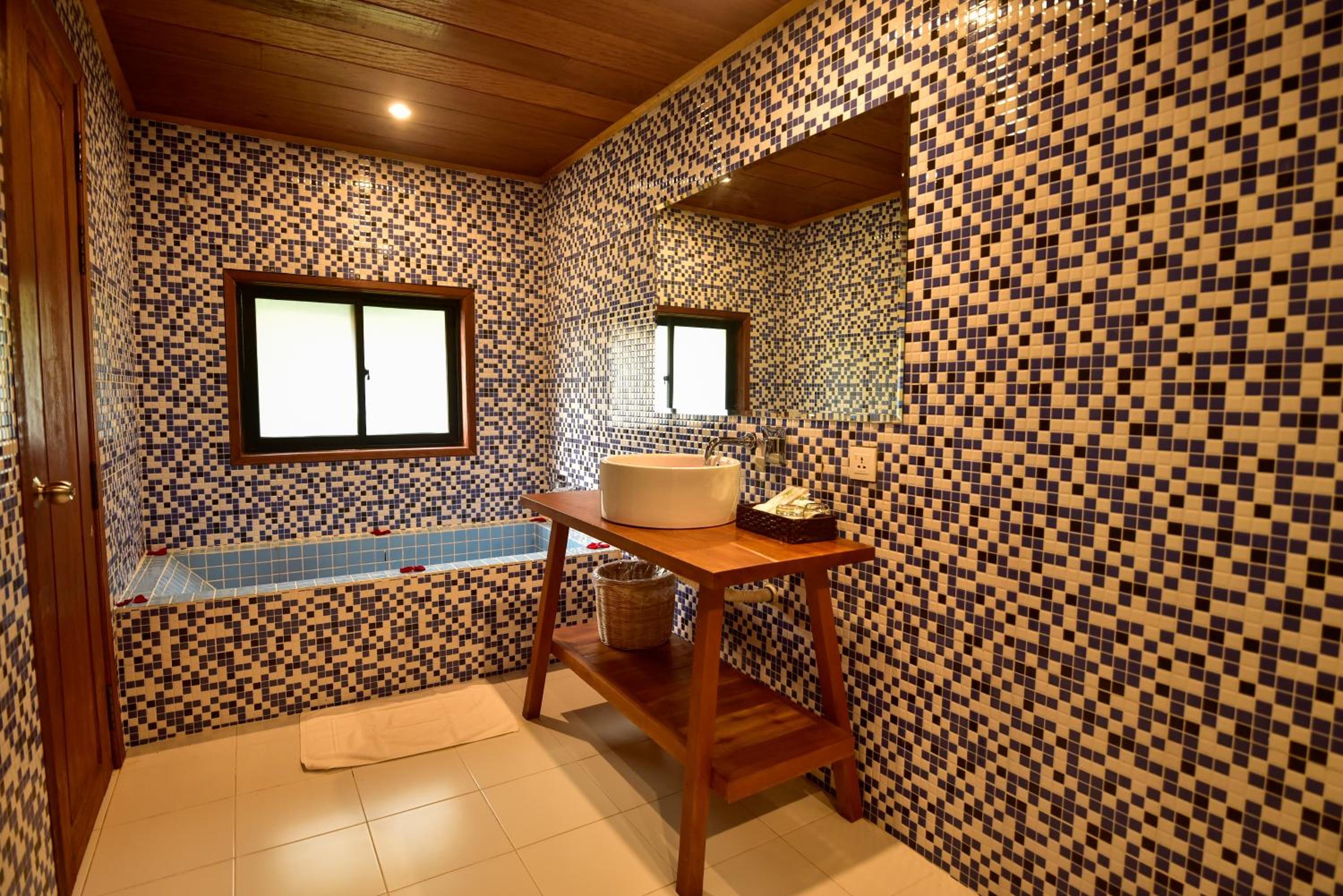 Triple Bungalow with Private Pool - Free Pickup photo 3