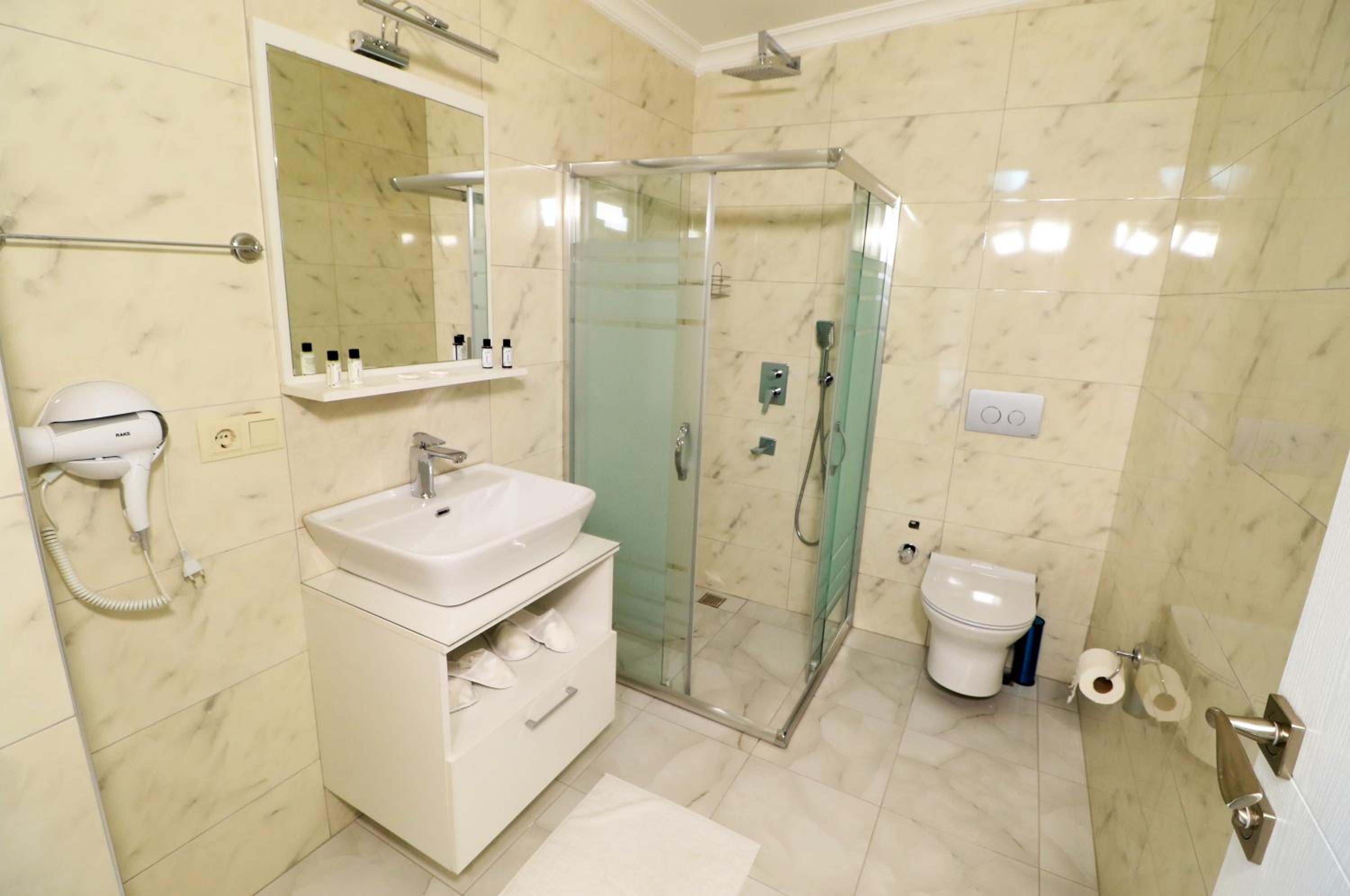 Deluxe Queen Room - Photo 3