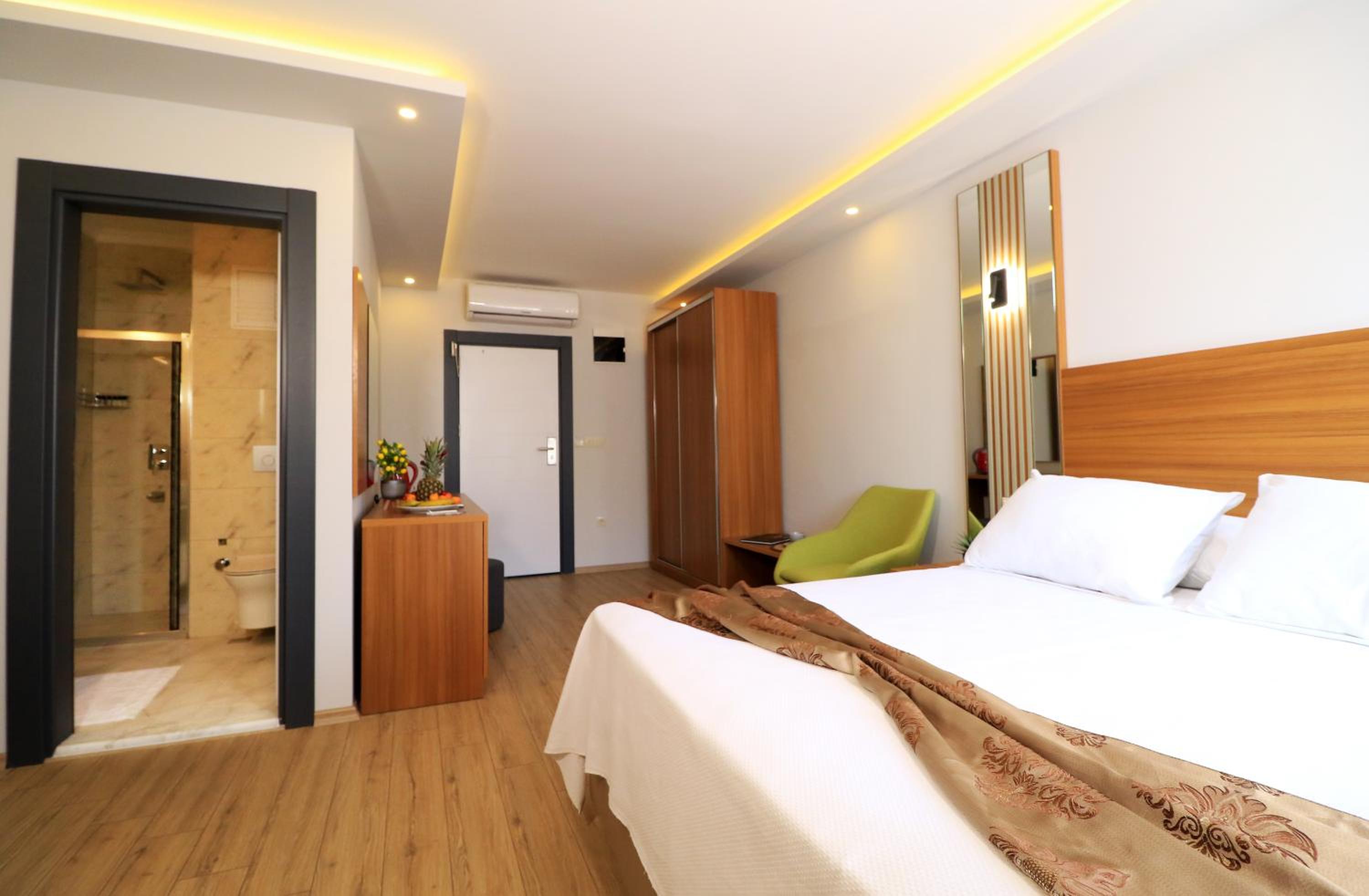 Standard Triple Room - Photo 6