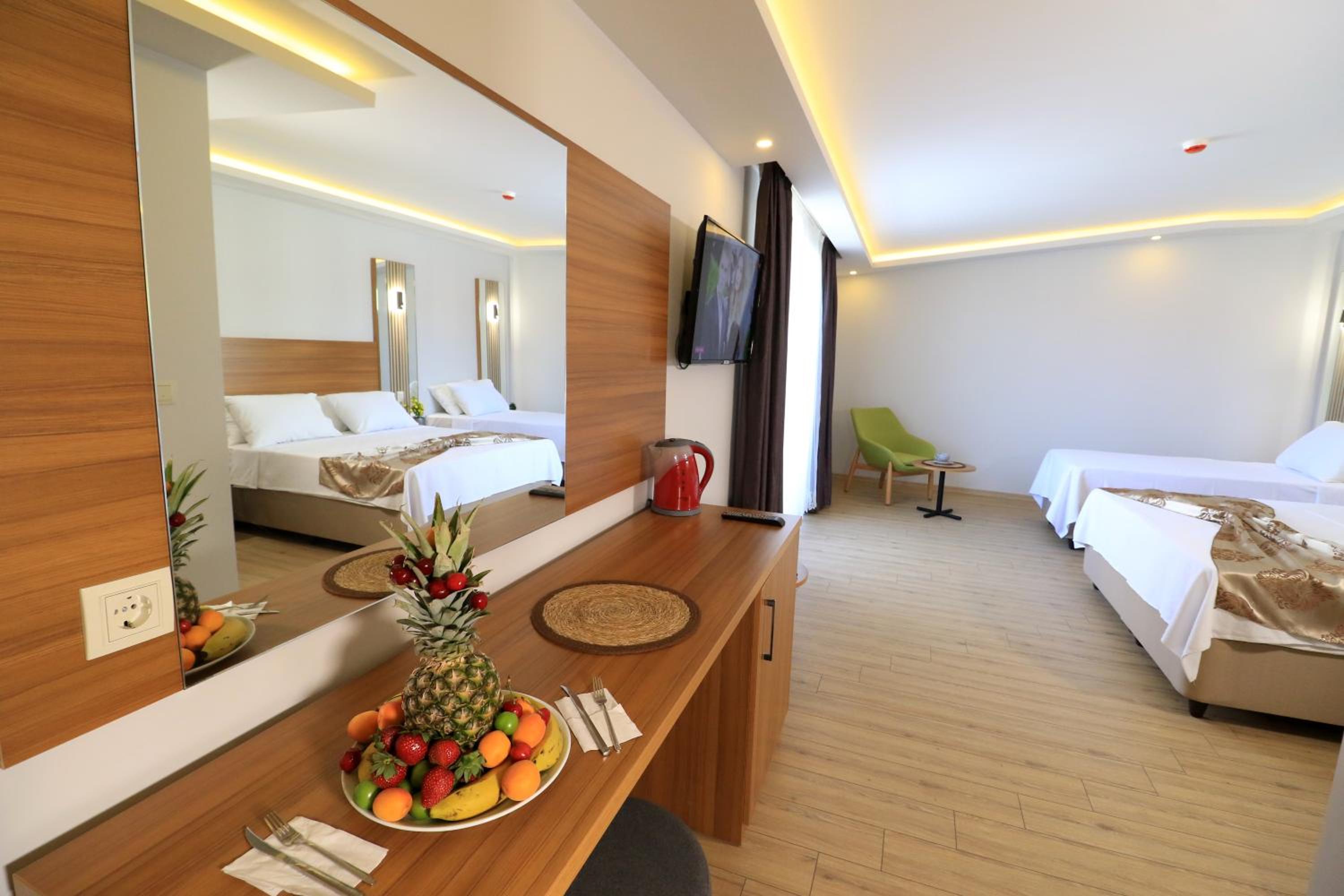 Superior Triple Room with Sea View - Photo 7