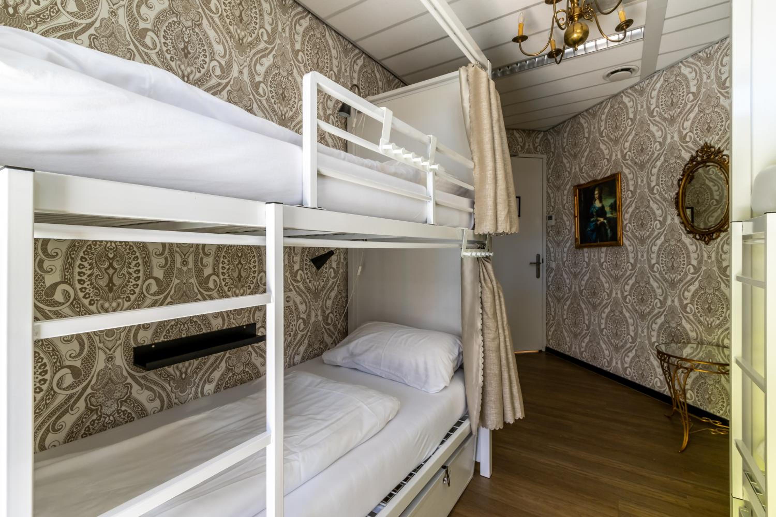 Bed in 4-Bed Women Dormitory Room photo 2