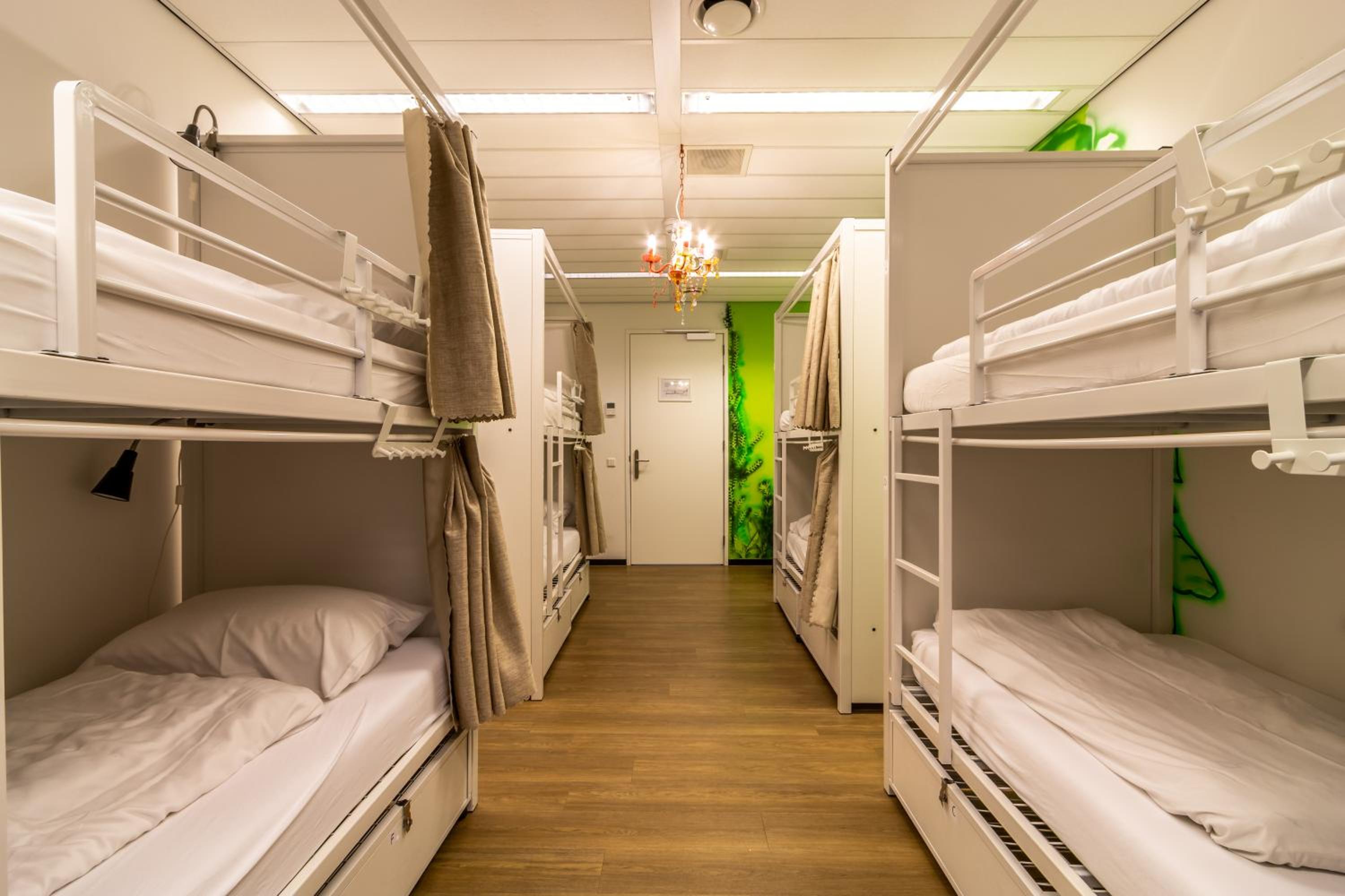 Bed in 8-Bed Women Dormitory Room photo 3