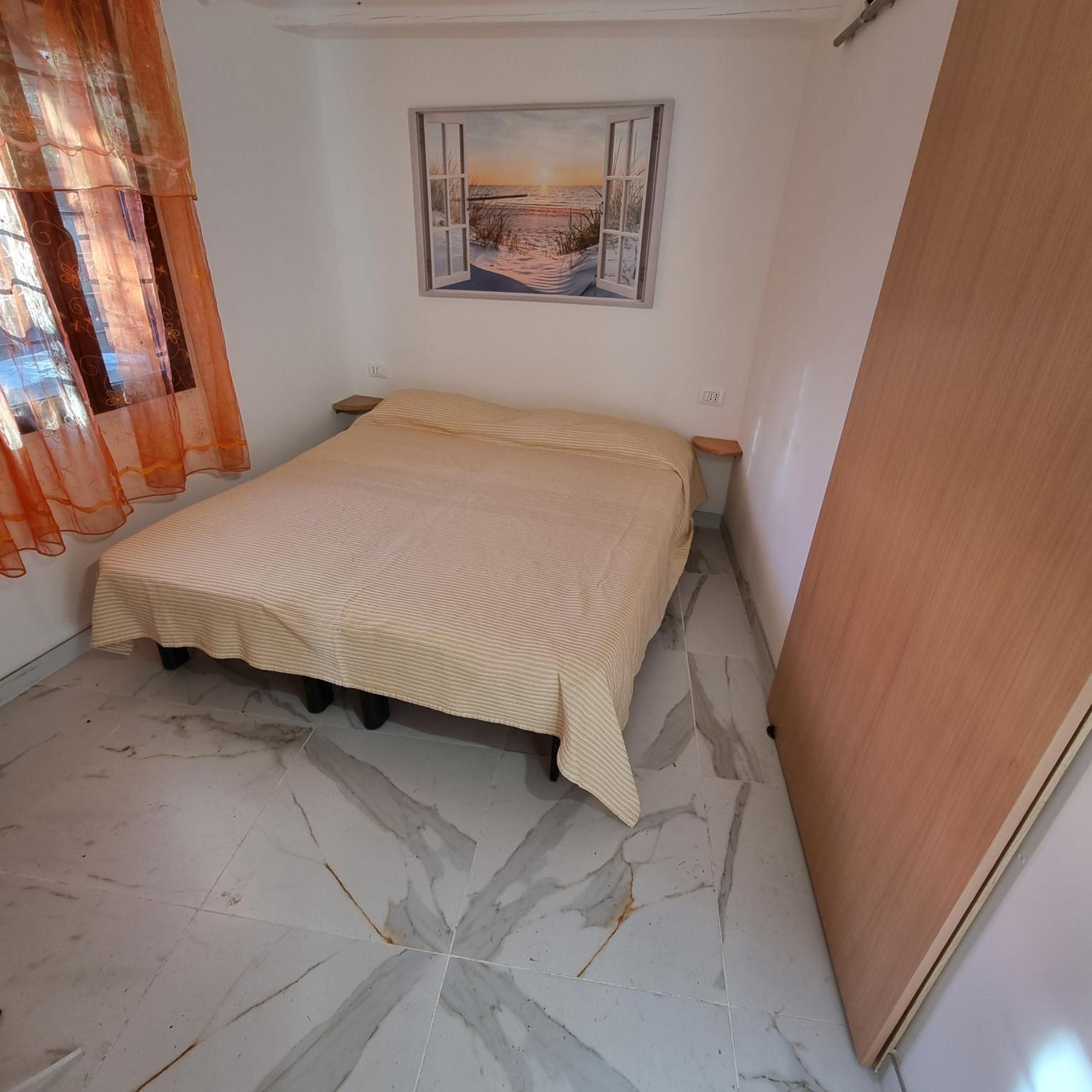 One-Bedroom House photo 1