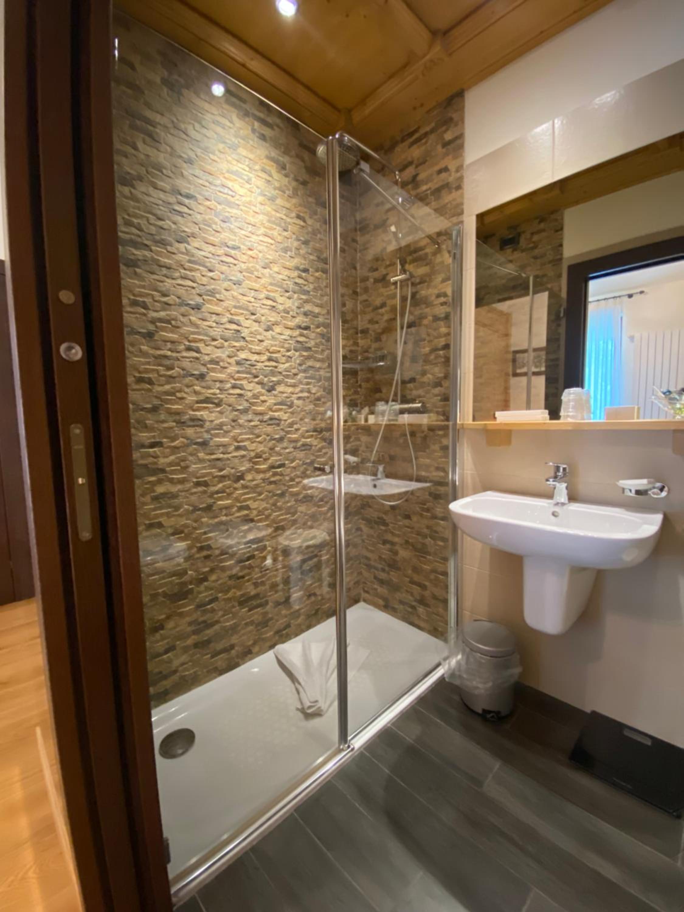 Deluxe Double or Twin Room with Mountain View - Photo 7