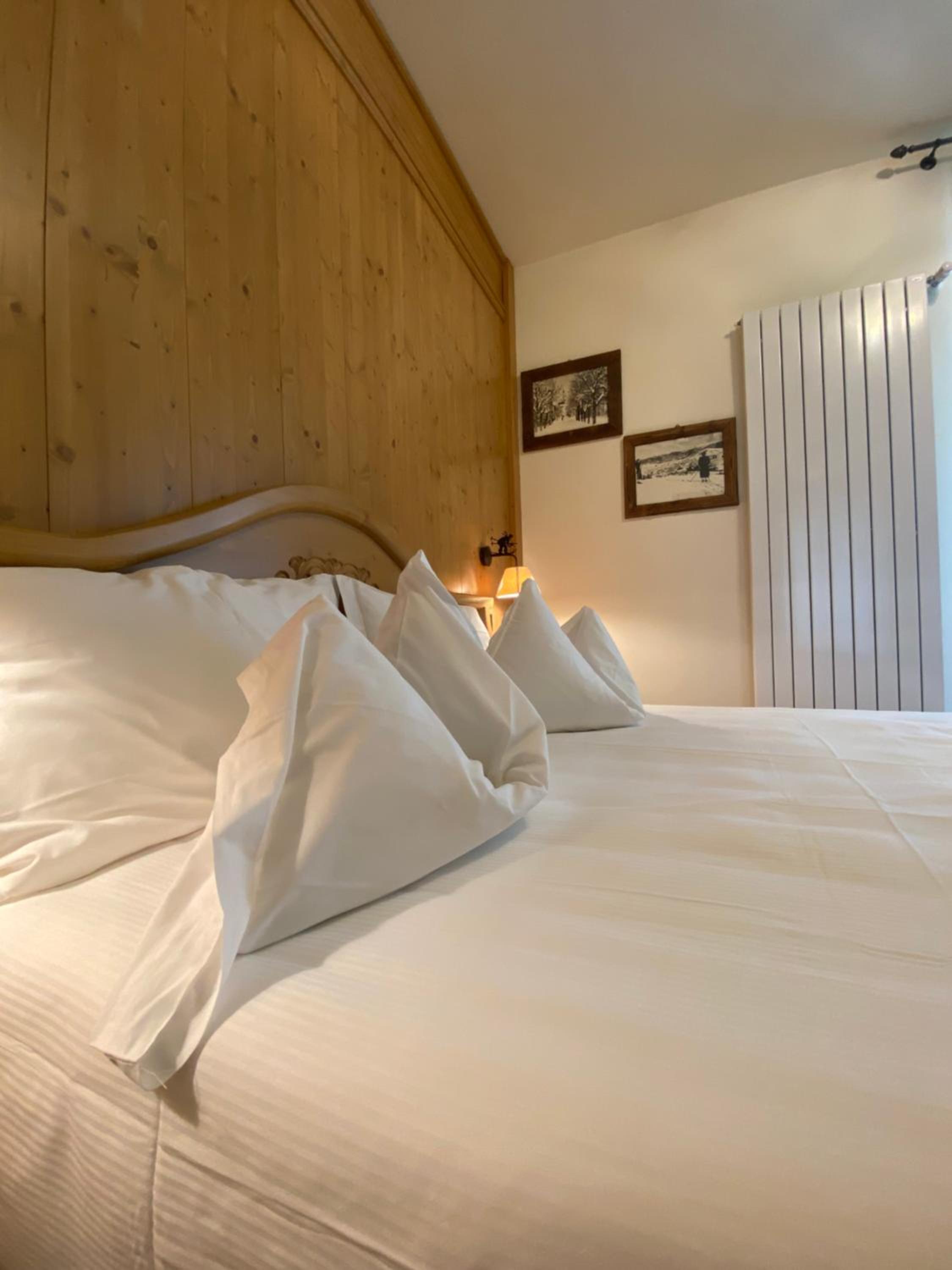 Deluxe Double or Twin Room with Mountain View - Photo 1