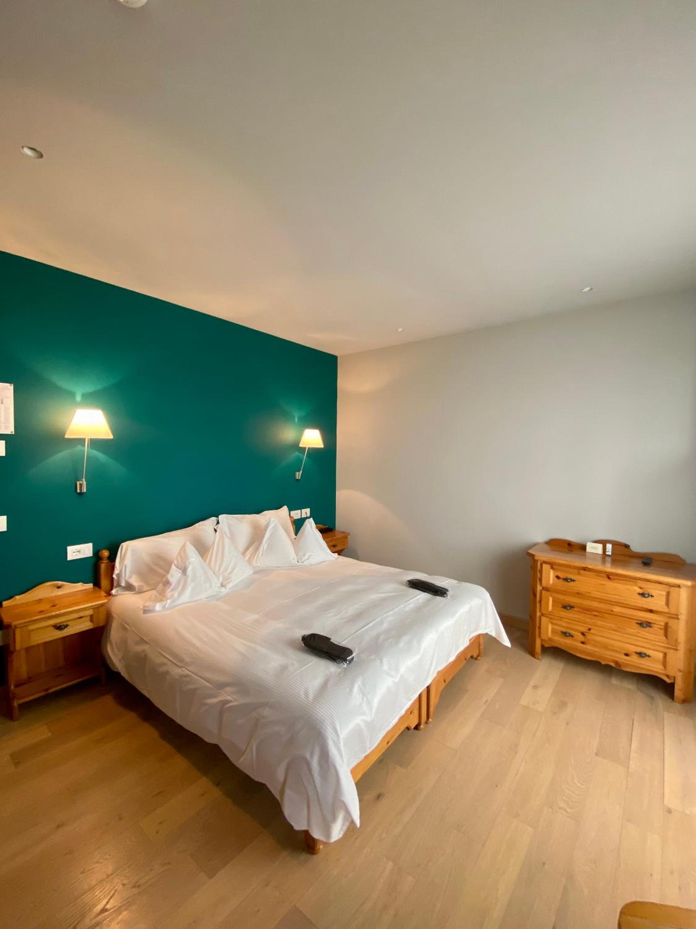 Deluxe Double or Twin Room with City View - Photo 1