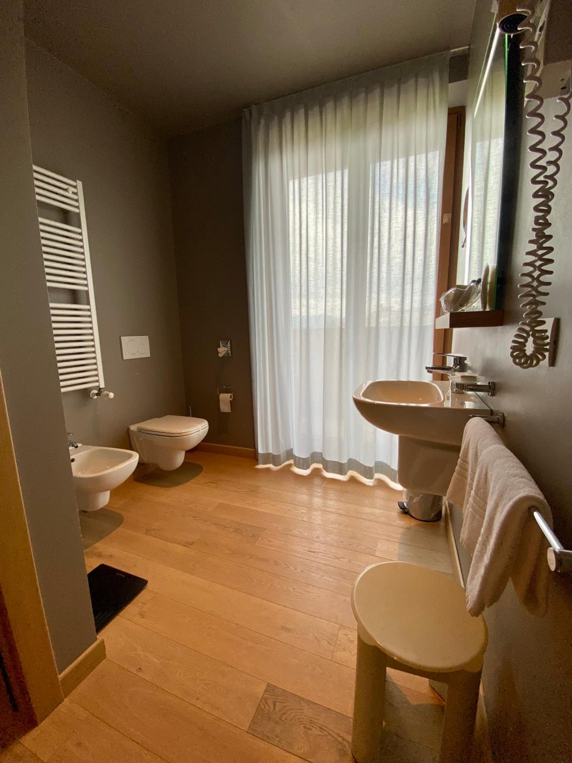 Deluxe Double or Twin Room with City View - Photo 4