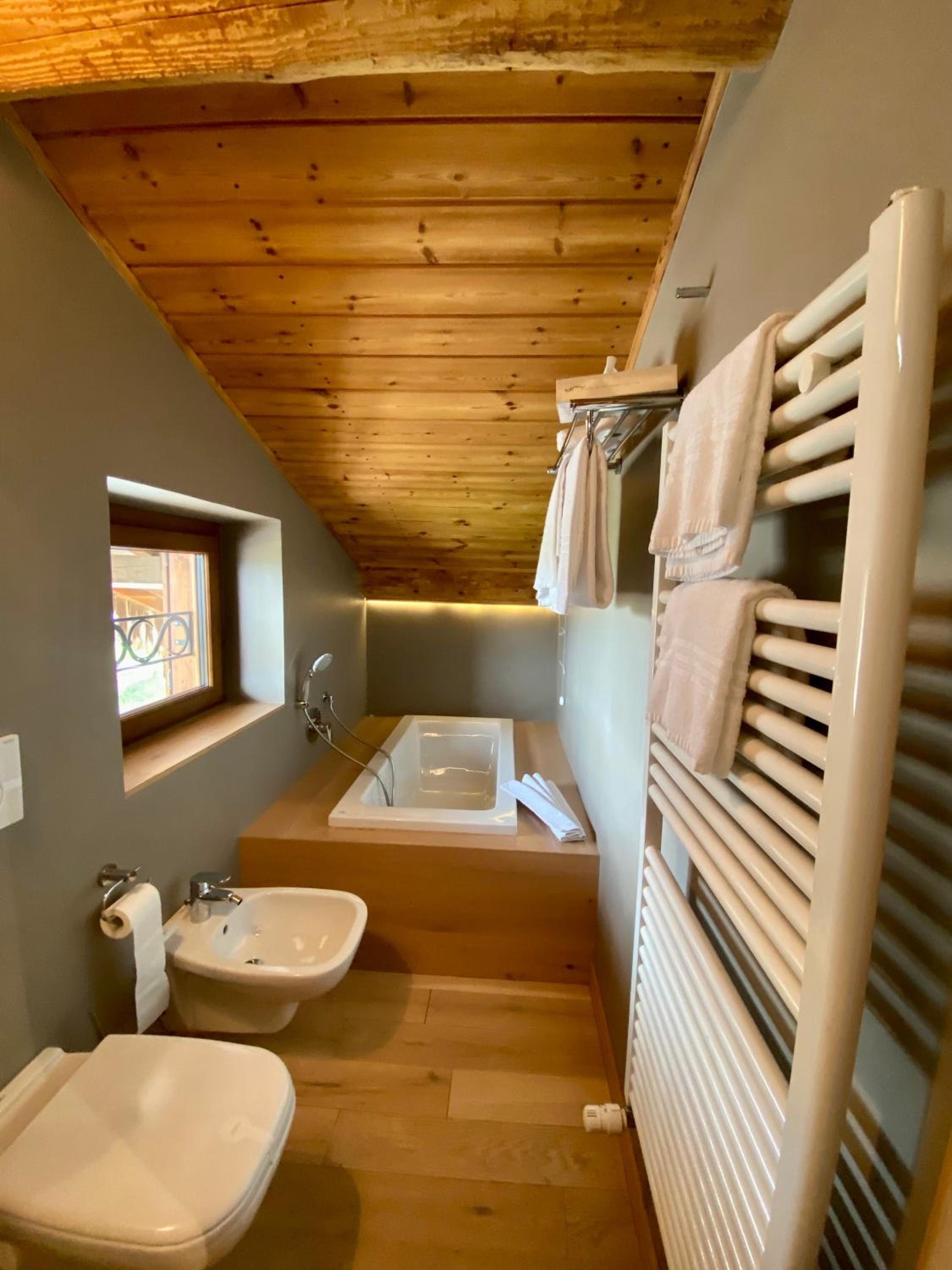 Attic Double Room with Mountain View - Photo 7