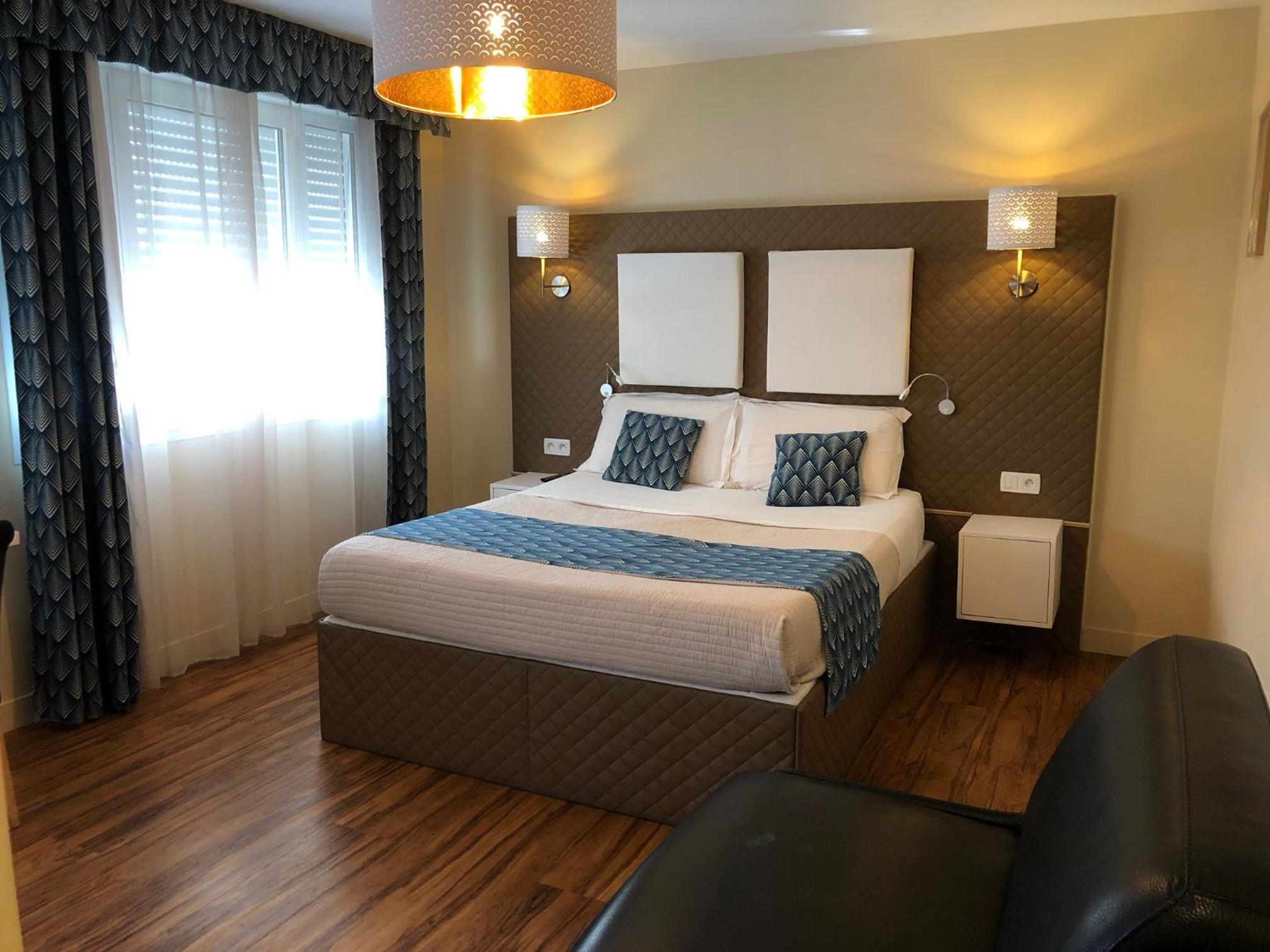Deluxe Double Room (2 Adults + 1 Child) photo 1