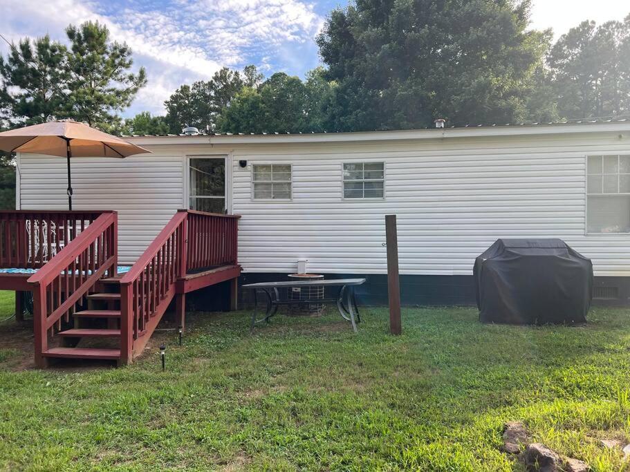 Three-Bedroom House photo 2