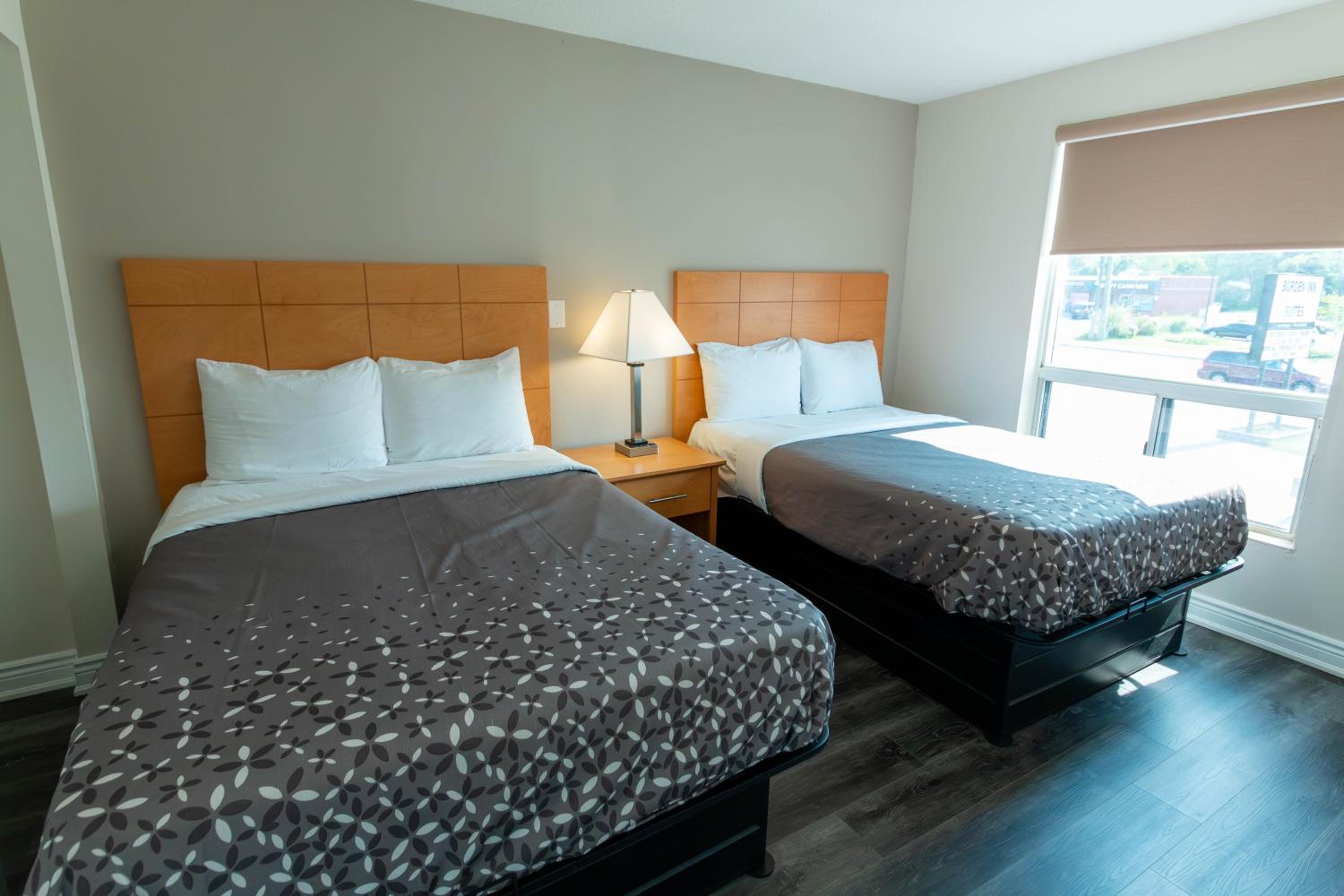 Two Bedroom Suite with Kitchentte - Non-Smoking