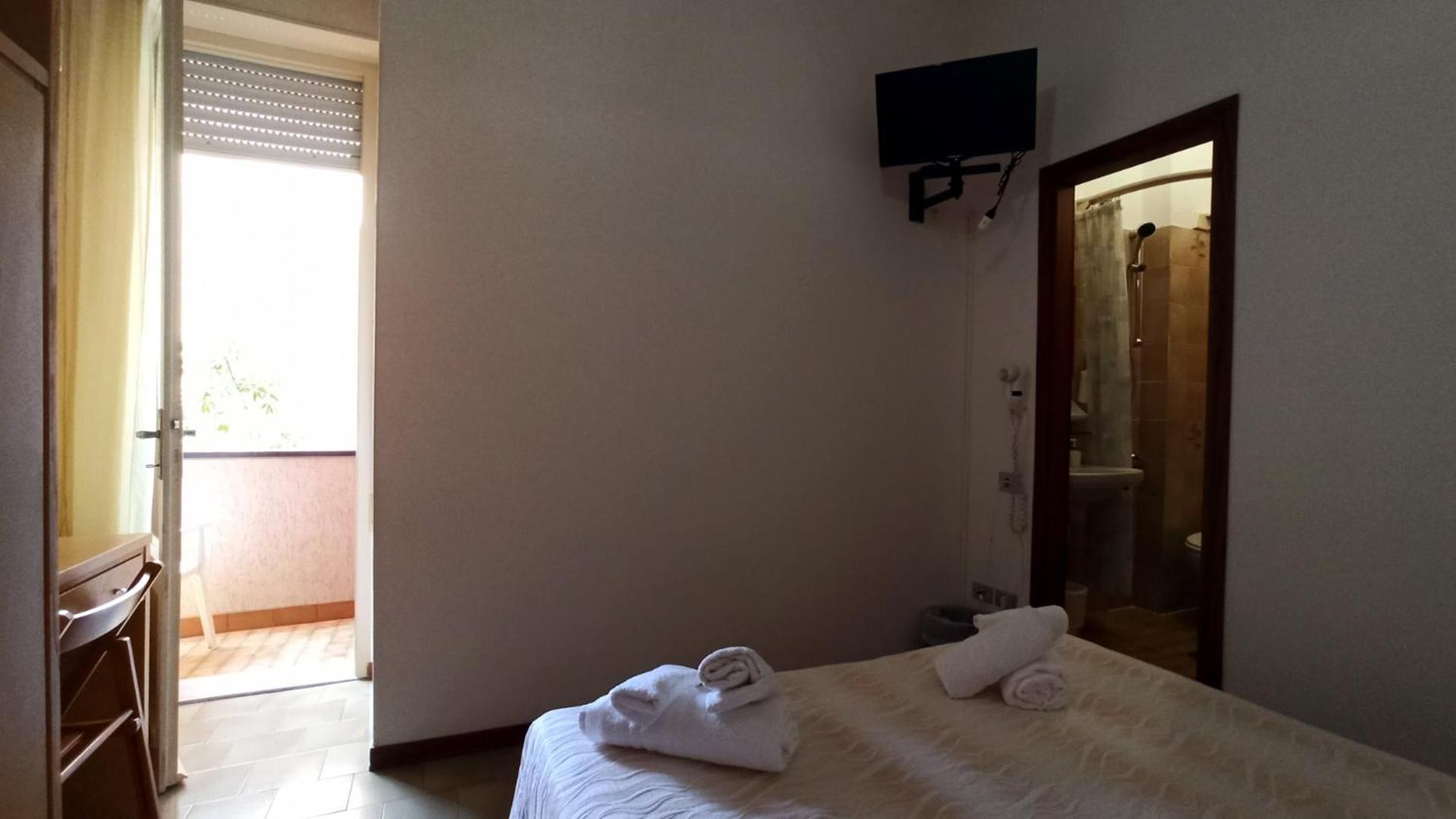 Economy Double Room photo 3