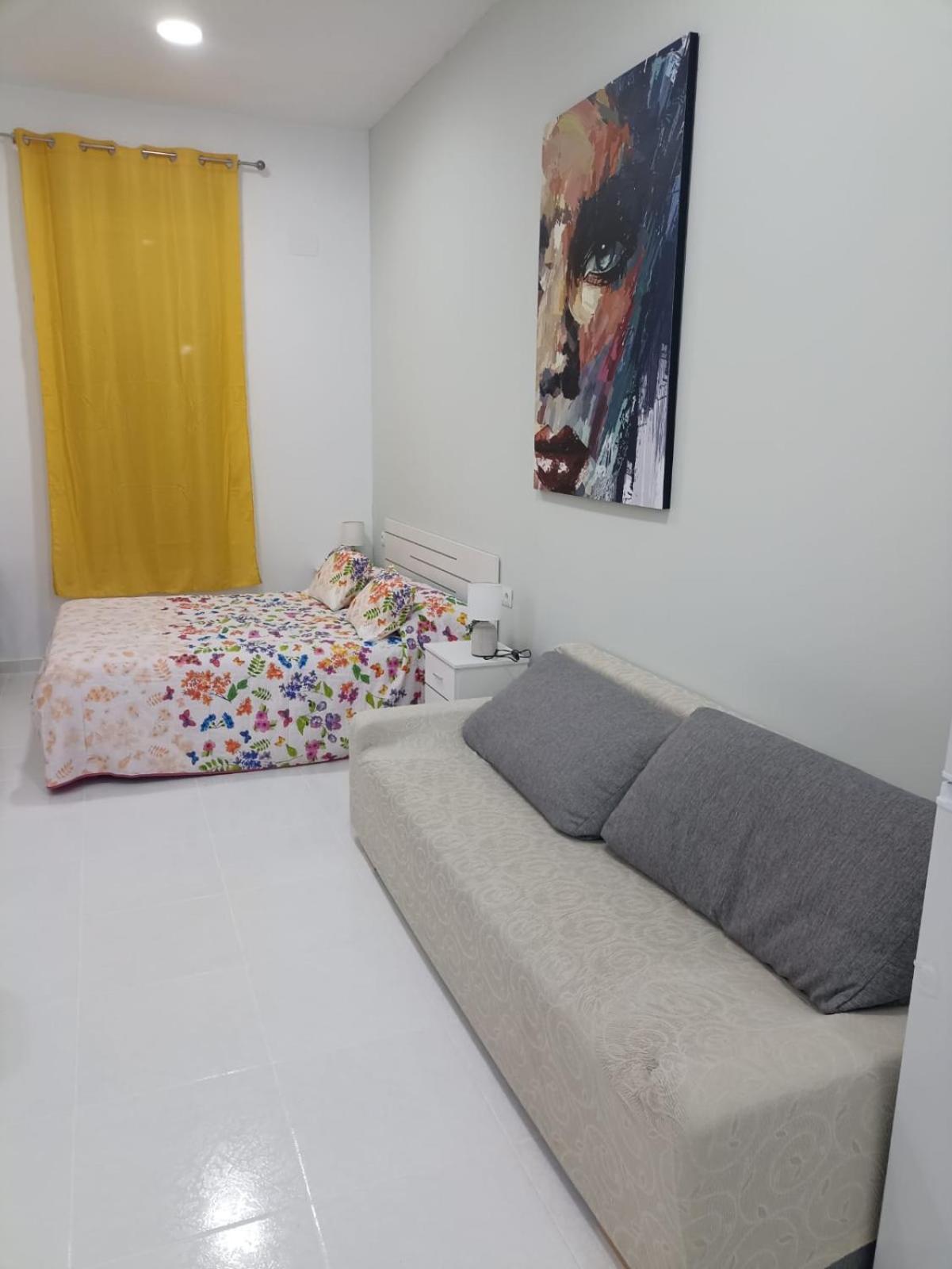 Estudio King con Sofá Cama