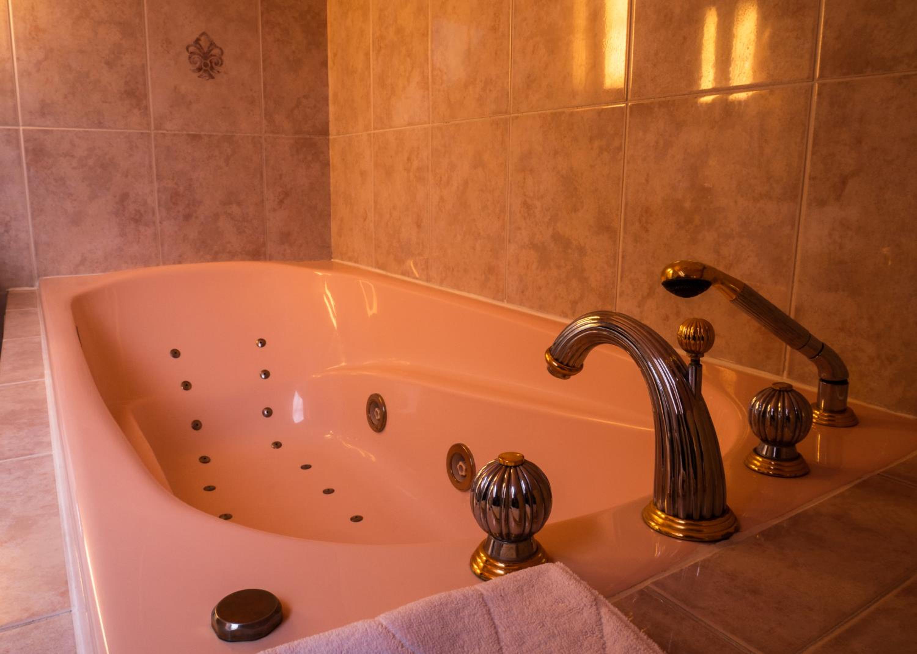 Suite with Spa Bath - Photo 3