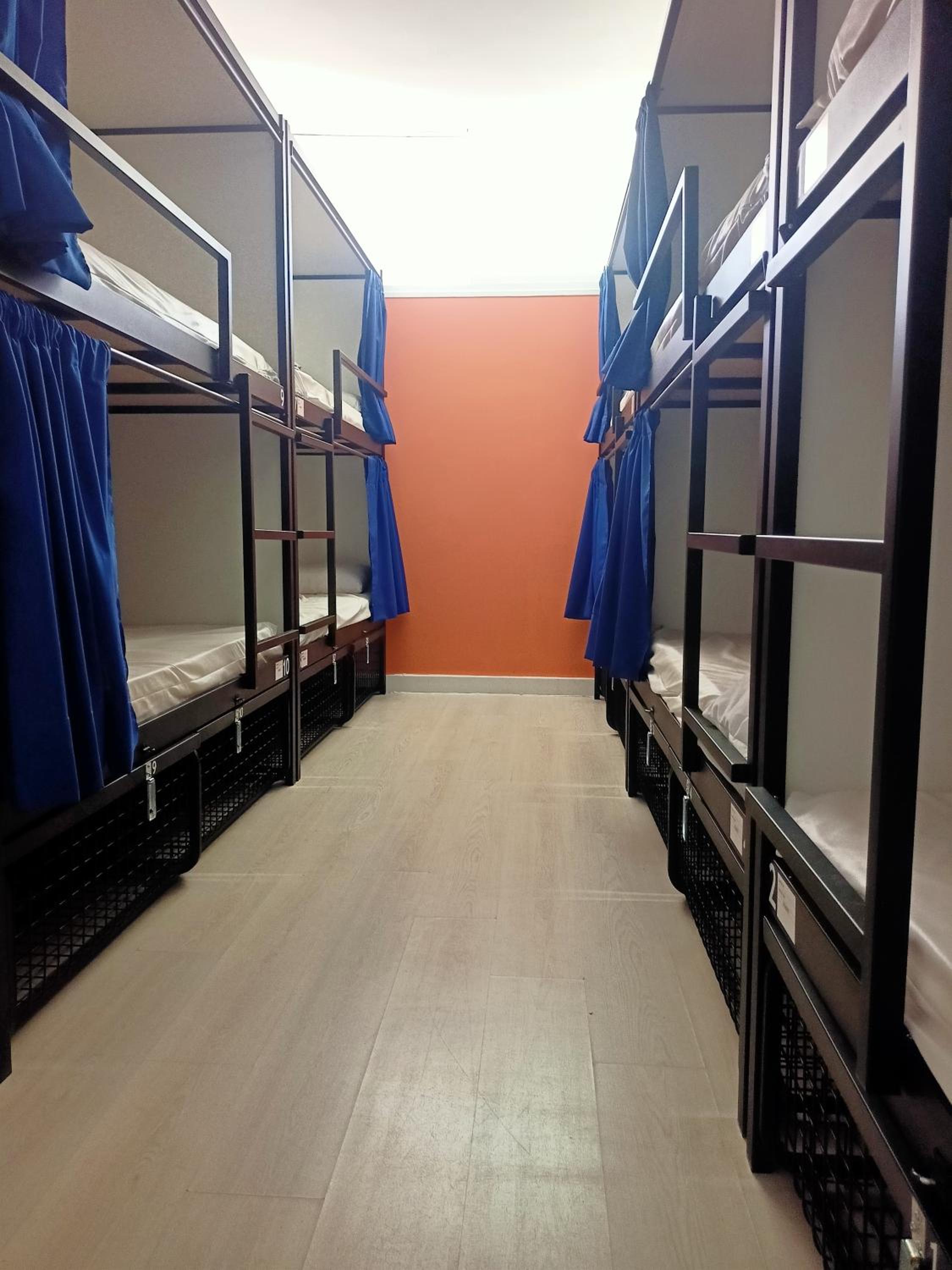 Cama en Dormitorio Mixto de 10 Camas